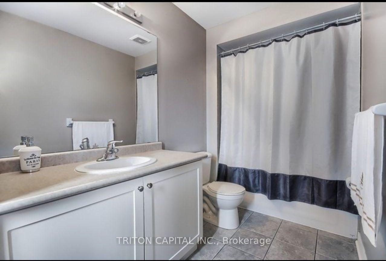 38 Four Seasons Cres Property Photo 7