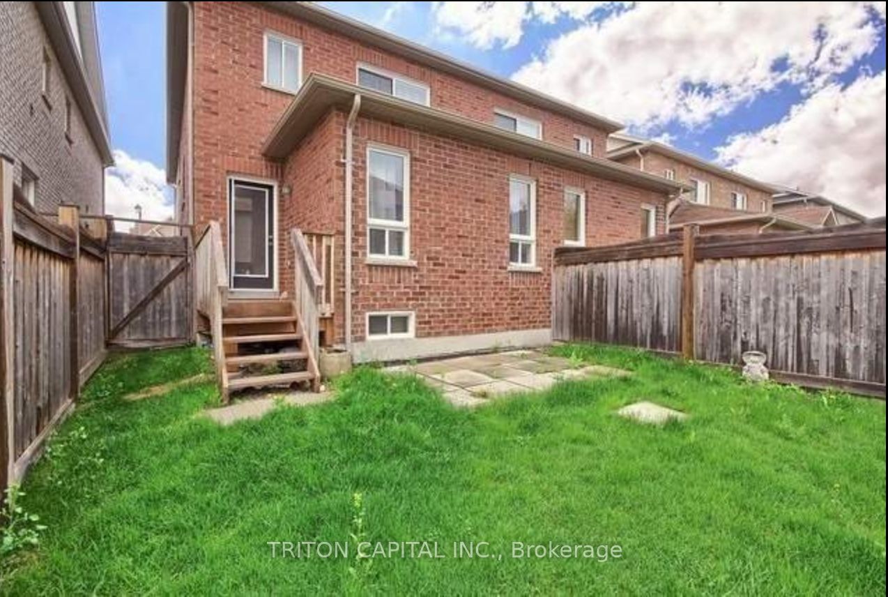 38 Four Seasons Cres Property Photo 8