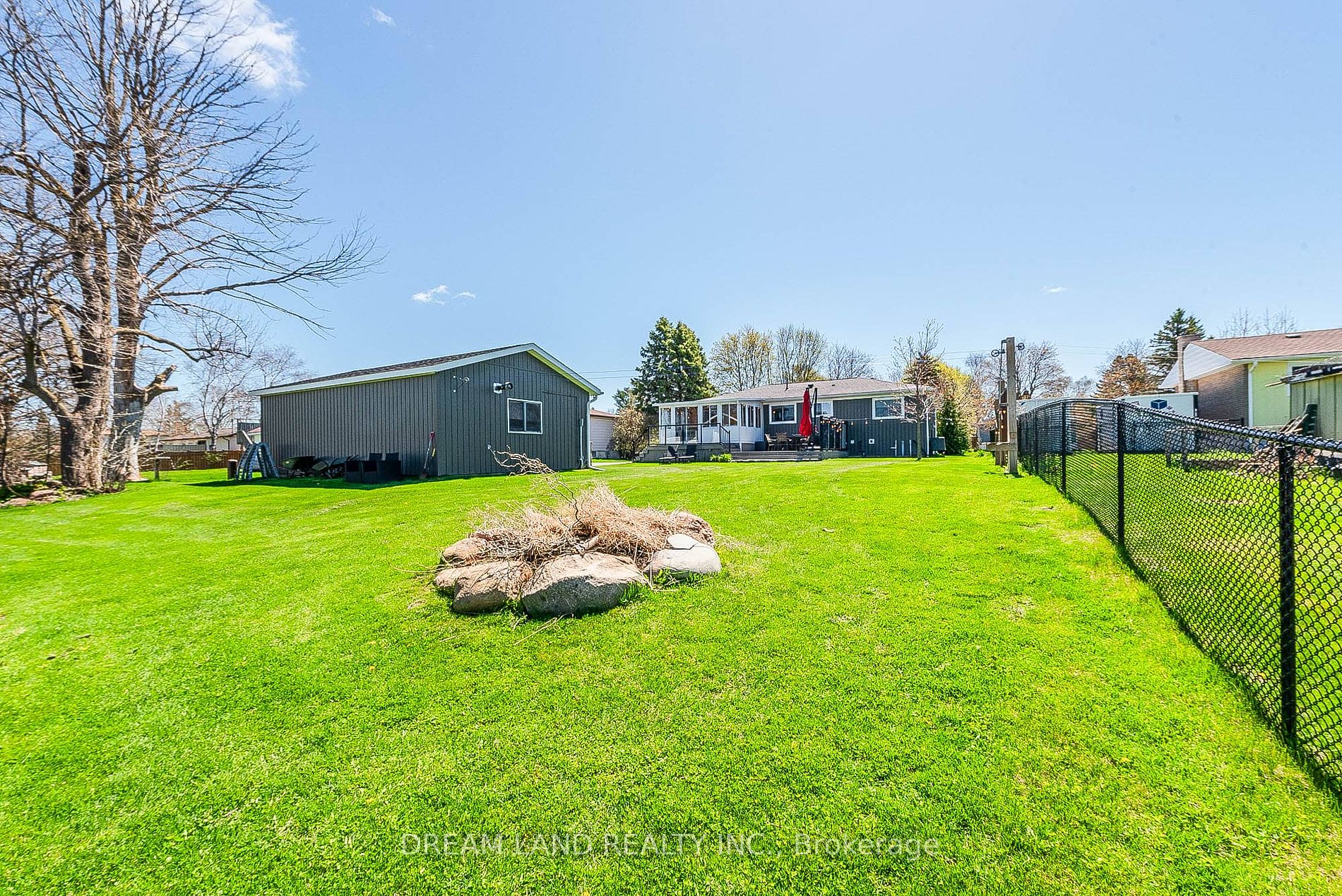 269 Nelson Cres Property Photo 33