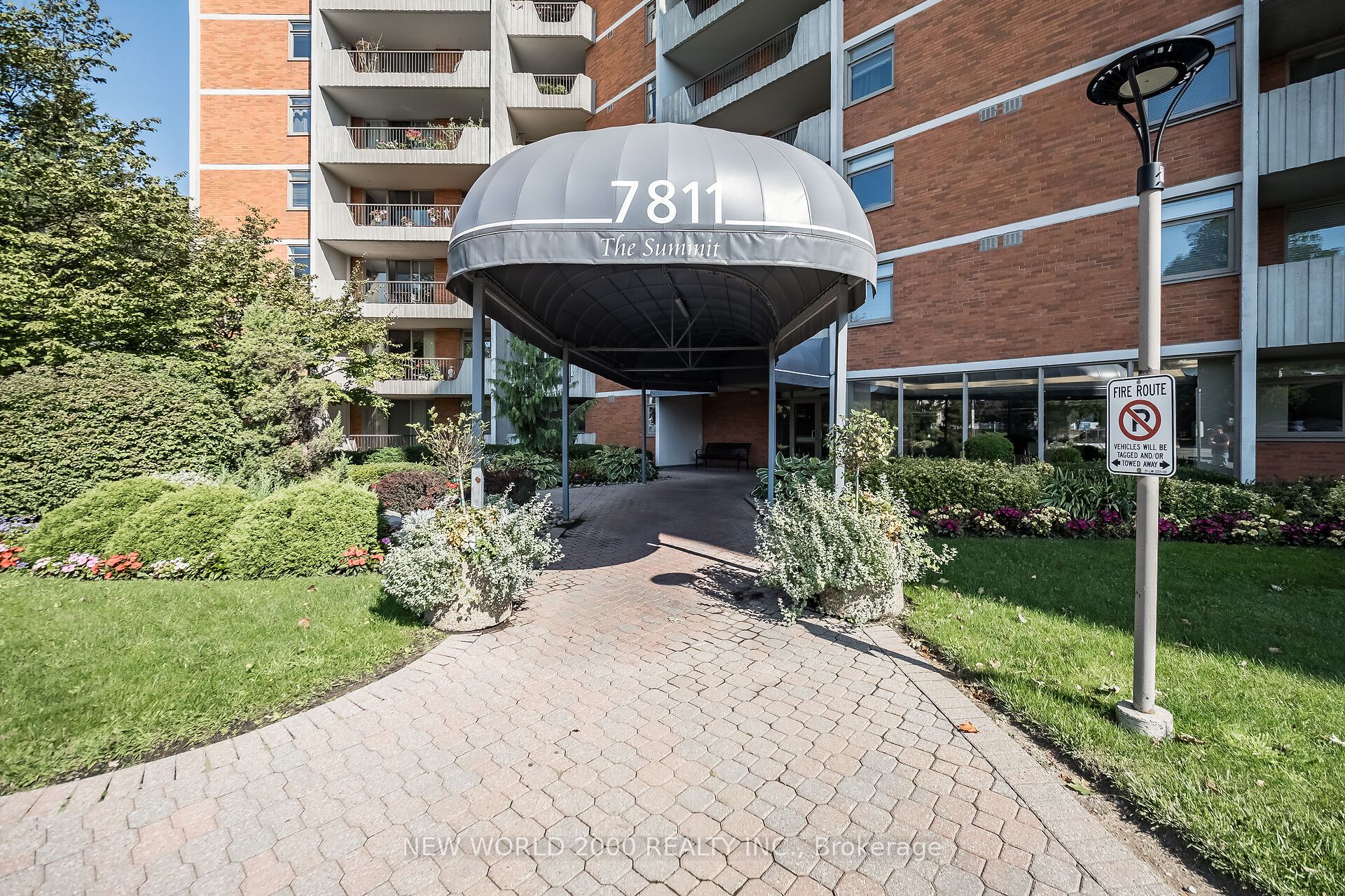 #410 - 7811 Yonge Street Property Photo 2