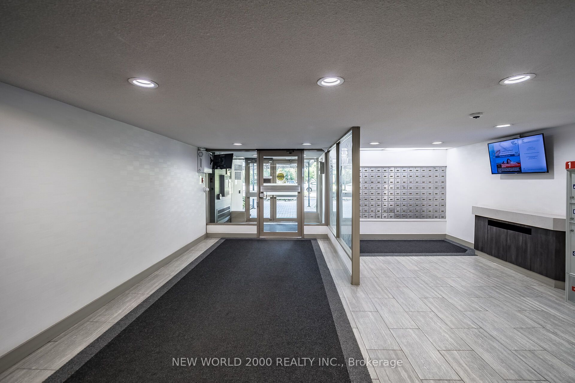 #410 - 7811 Yonge Street Property Photo 3