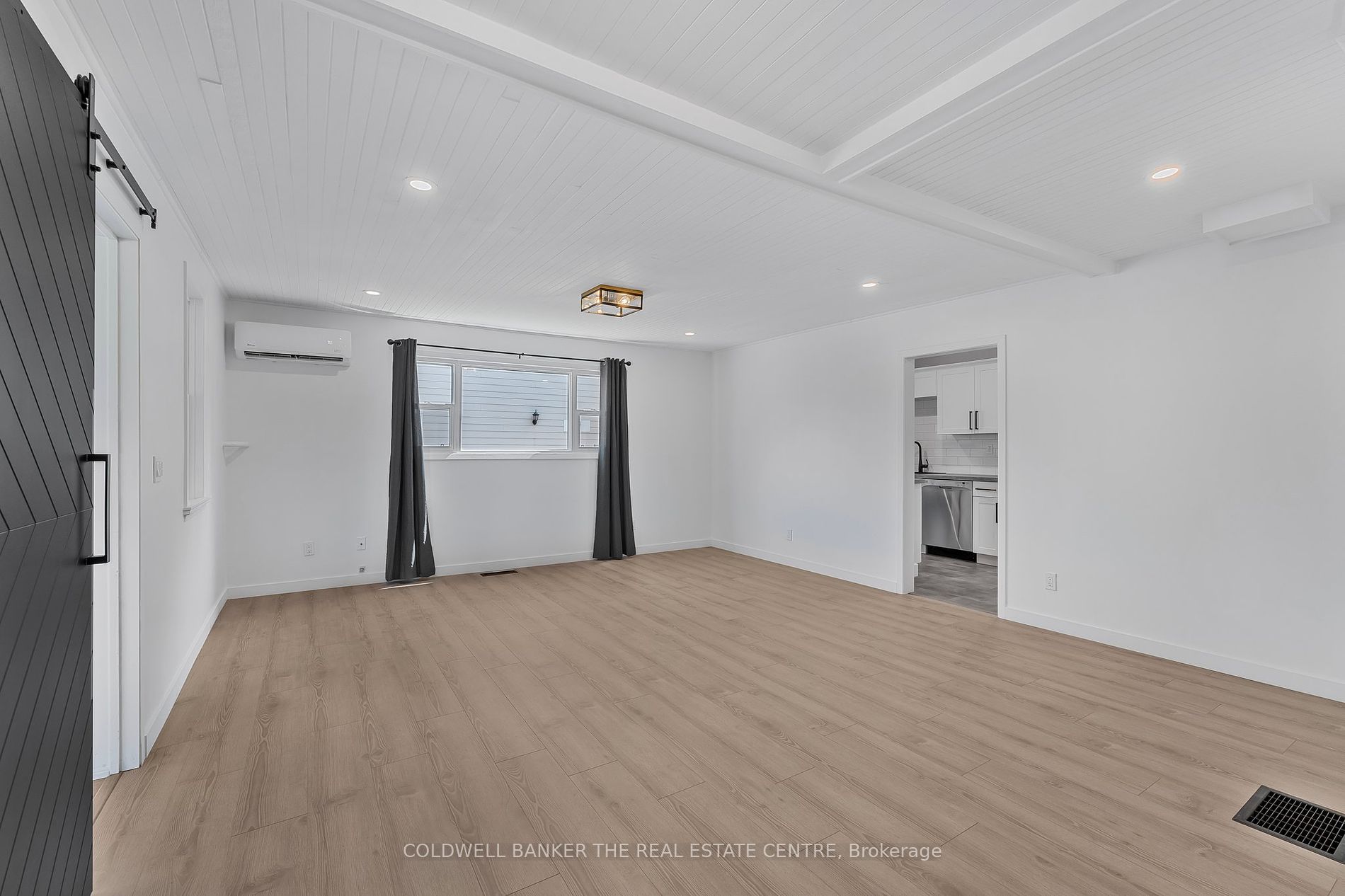 5 Windsor Dr Property Photo 2
