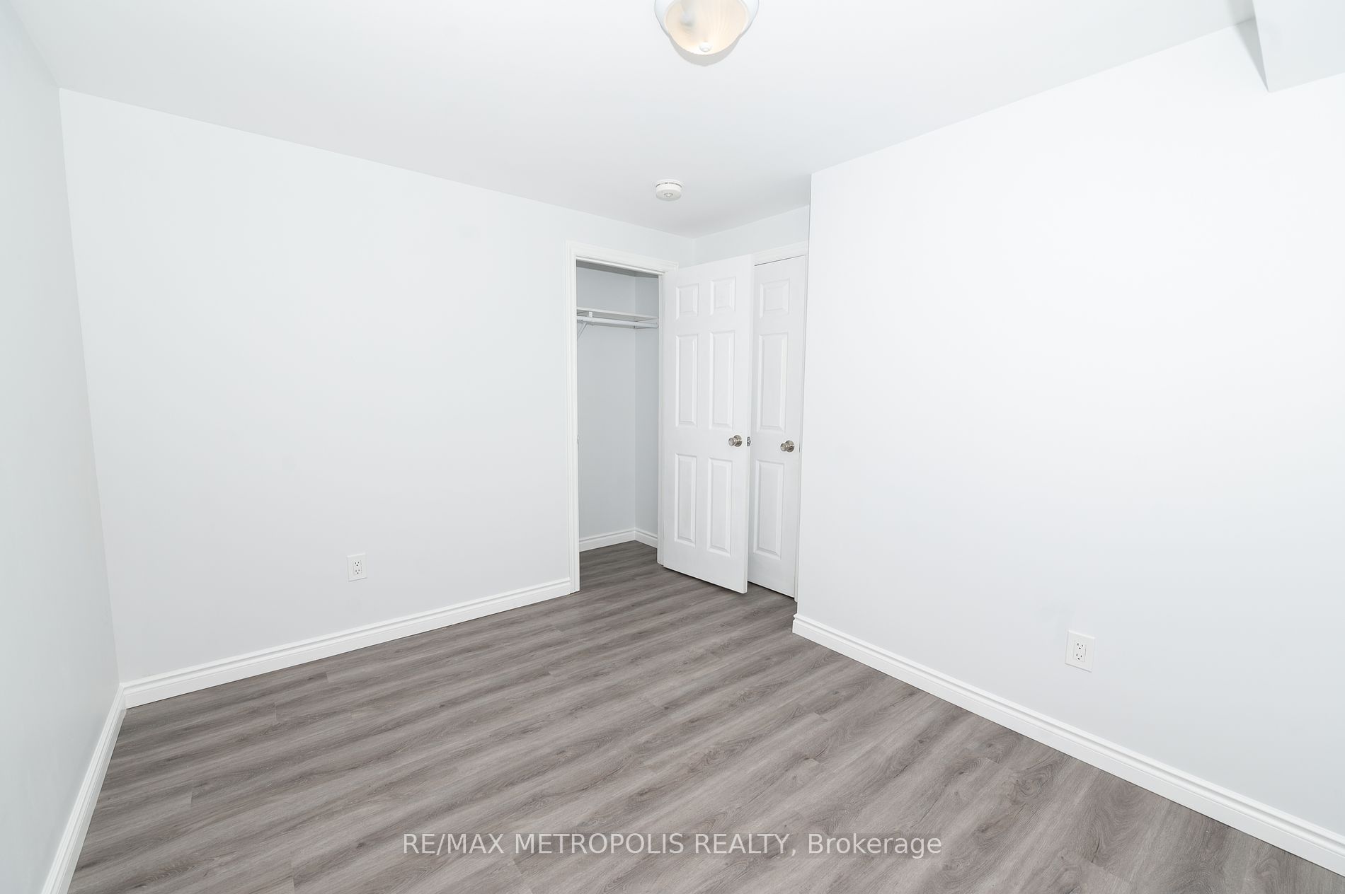 90 Arnold Cres Property Photo 4