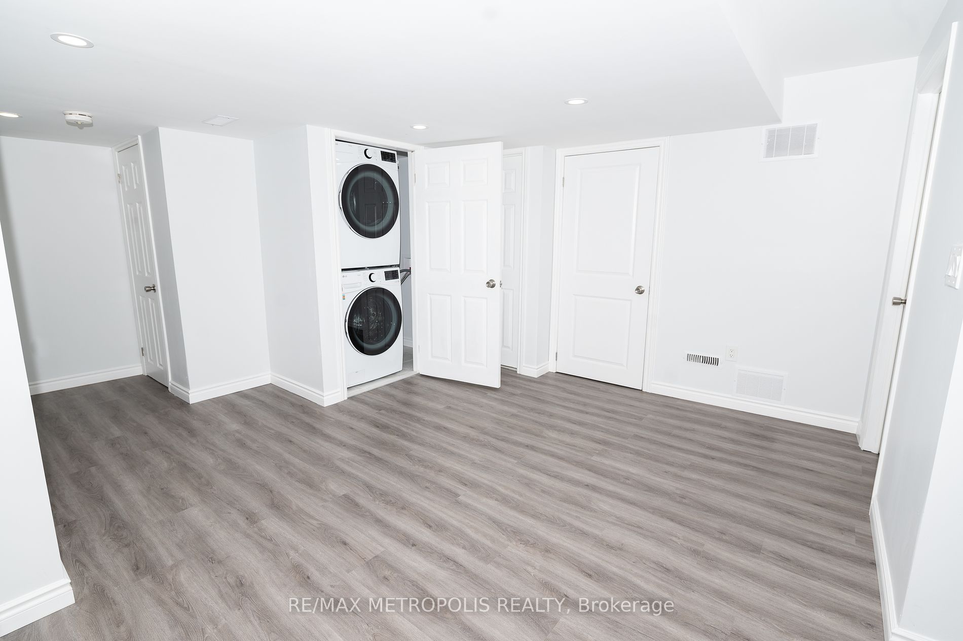 90 Arnold Cres Property Photo 5