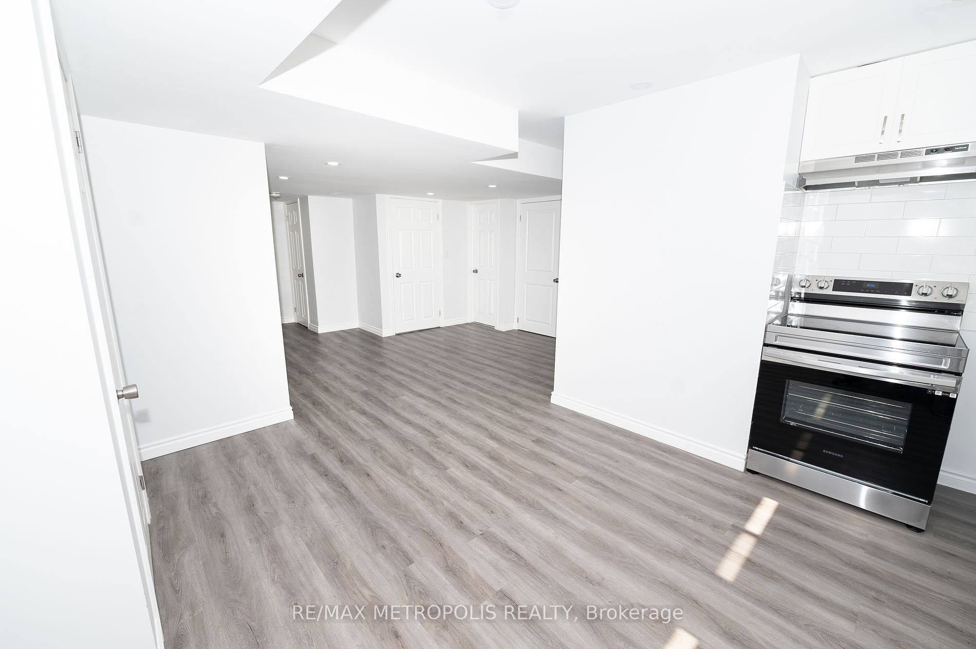 90 Arnold Cres Property Photo 6