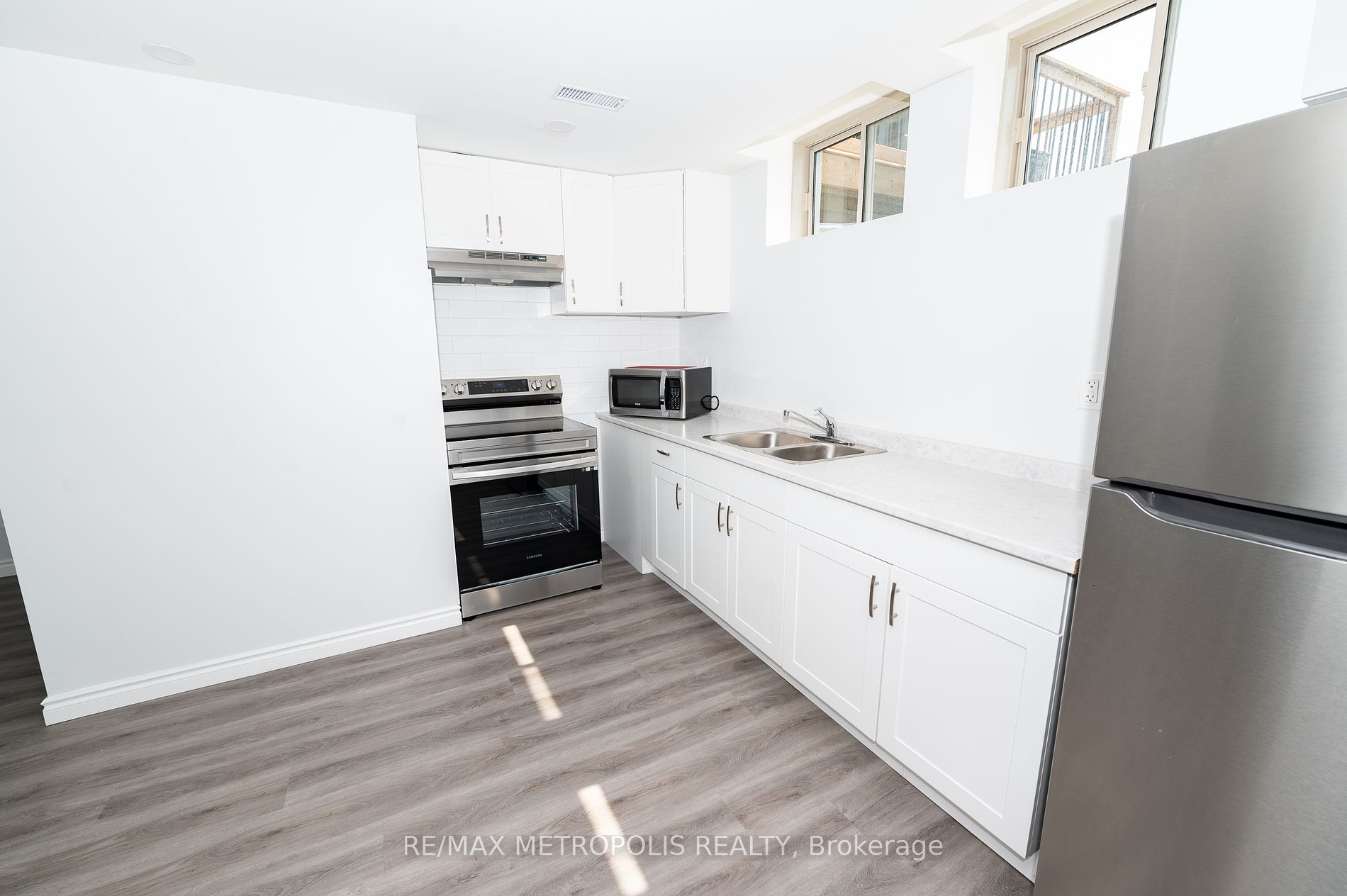 90 Arnold Cres Property Photo 10