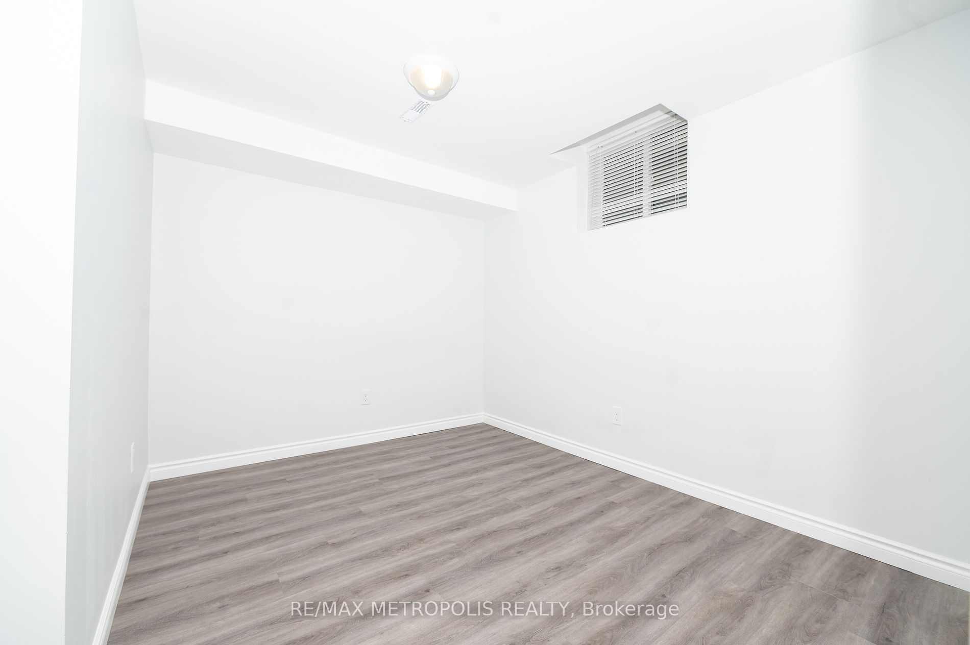 90 Arnold Cres Property Photo 11