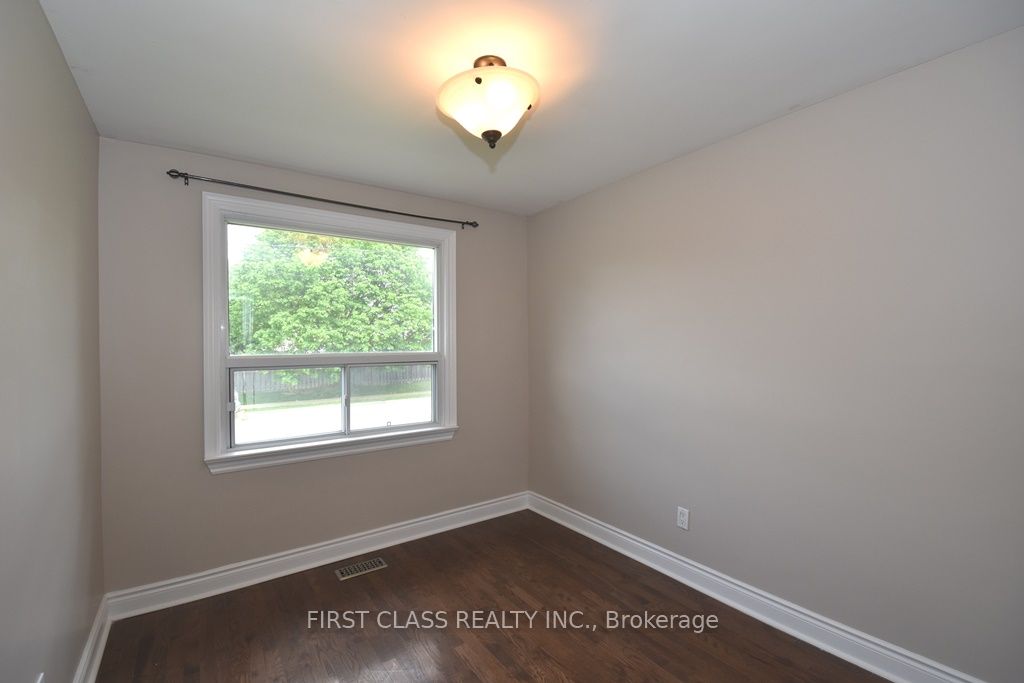 368 Balkan Rd Property Photo 5