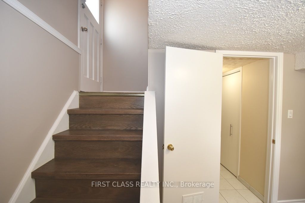 368 Balkan Rd Property Photo 6