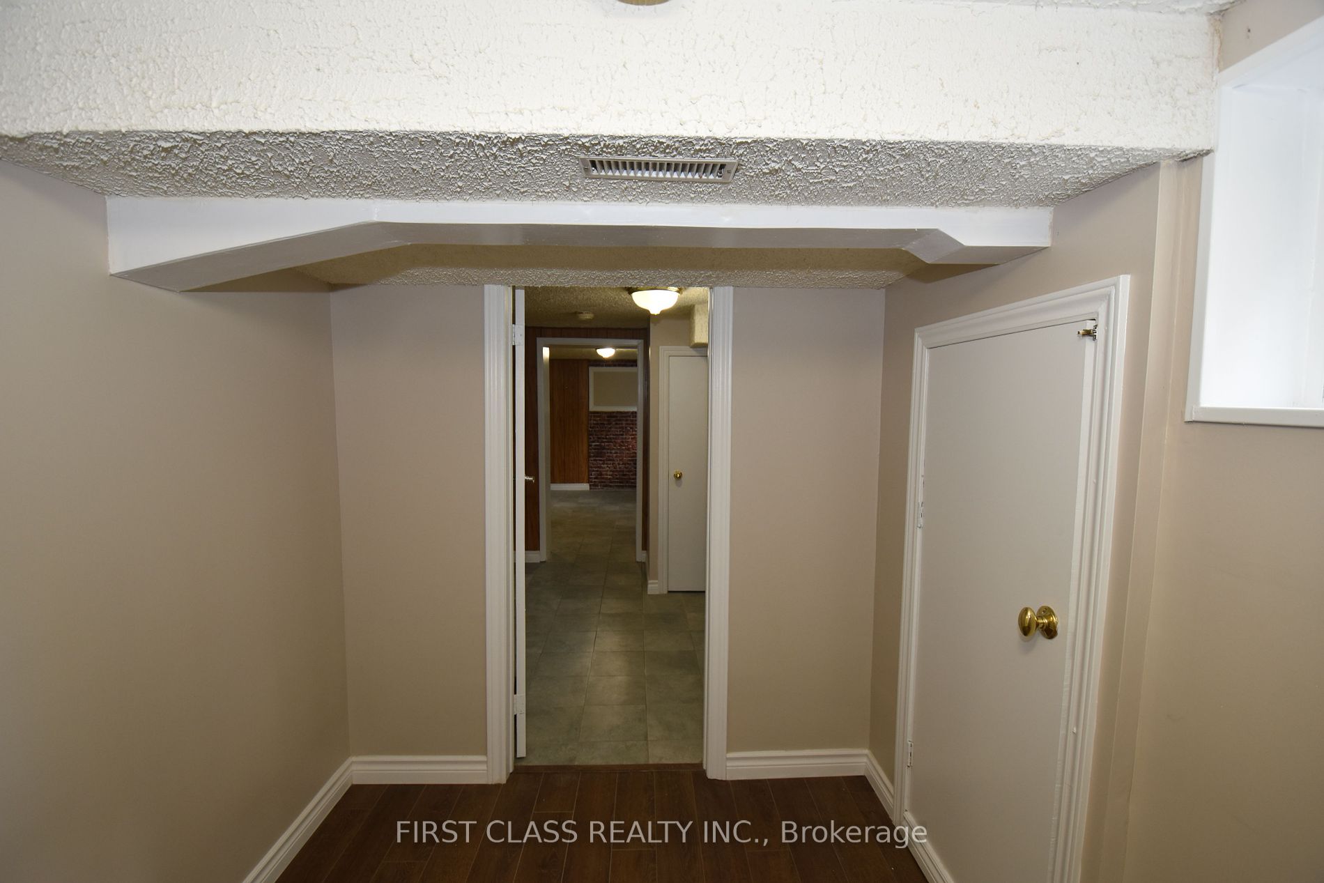 368 Balkan Rd Property Photo 8