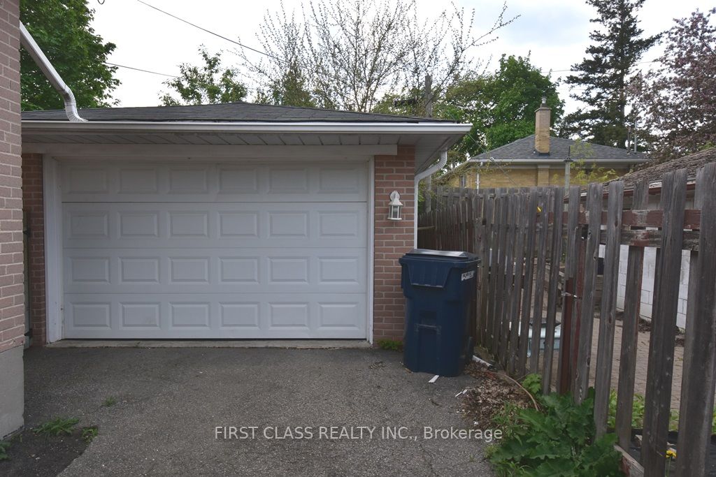368 Balkan Rd Property Photo 12