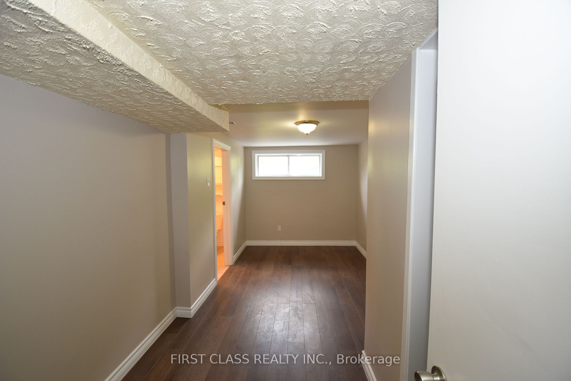 368 Balkan Rd Property Photo 13
