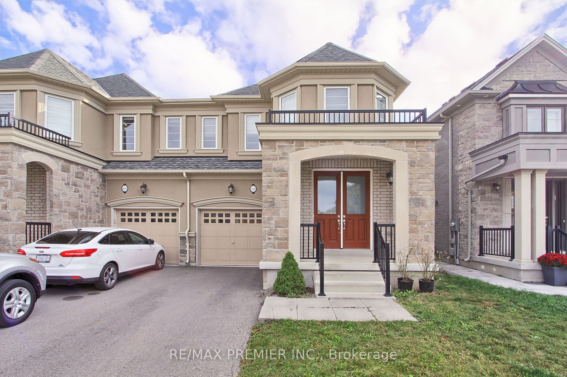 102 Forest Edge Cres Property Photo