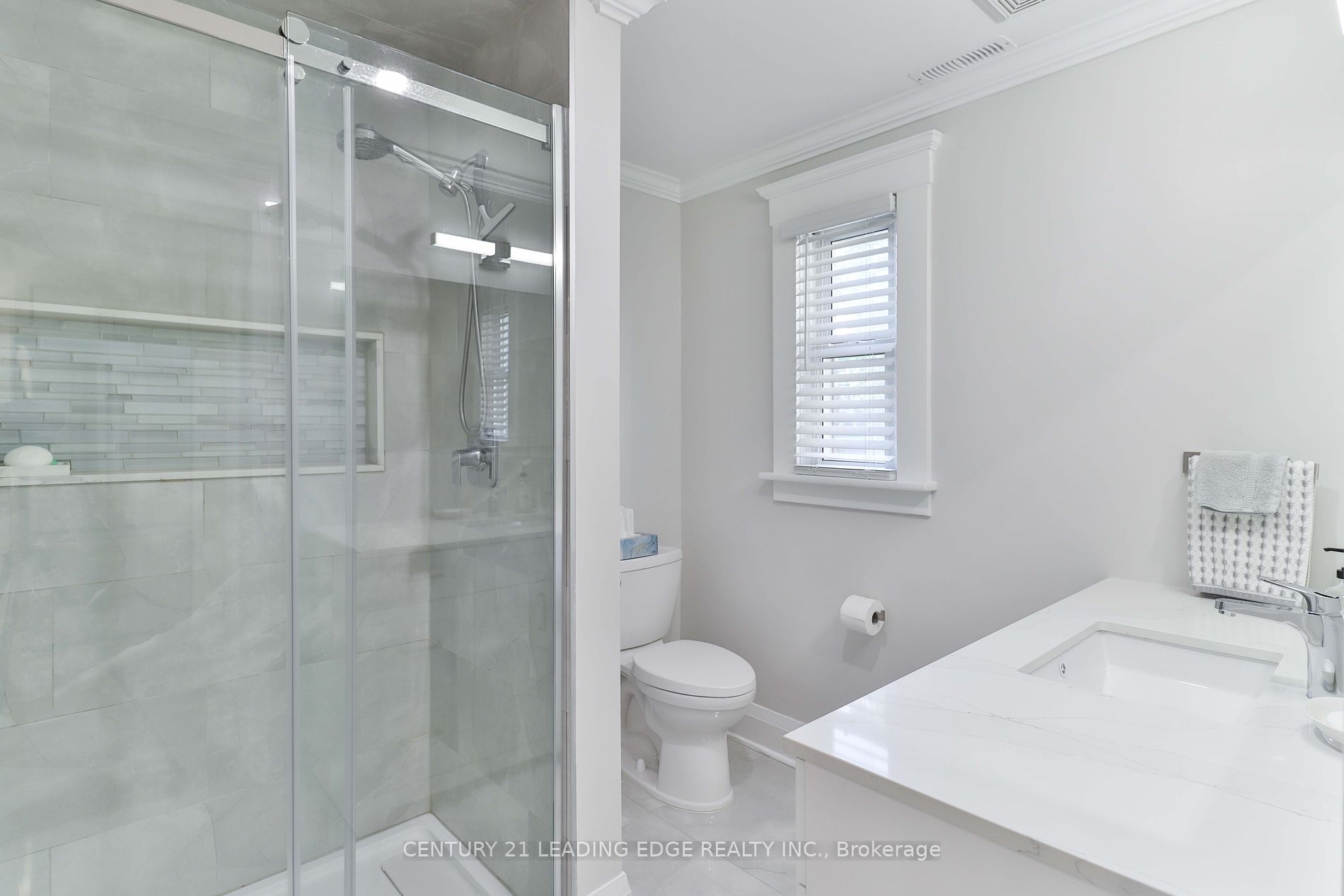 487 Eagle St Property Photo 6