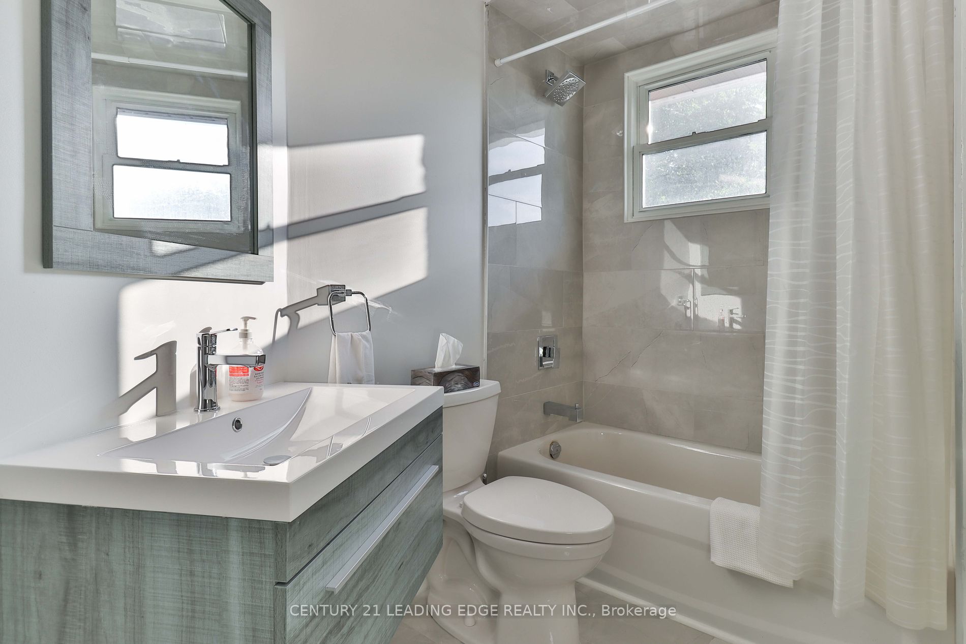487 Eagle St Property Photo 17