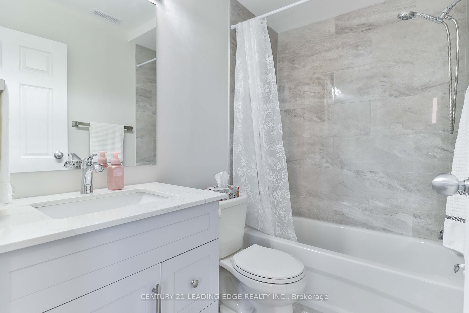 487 Eagle St Property Photo 25
