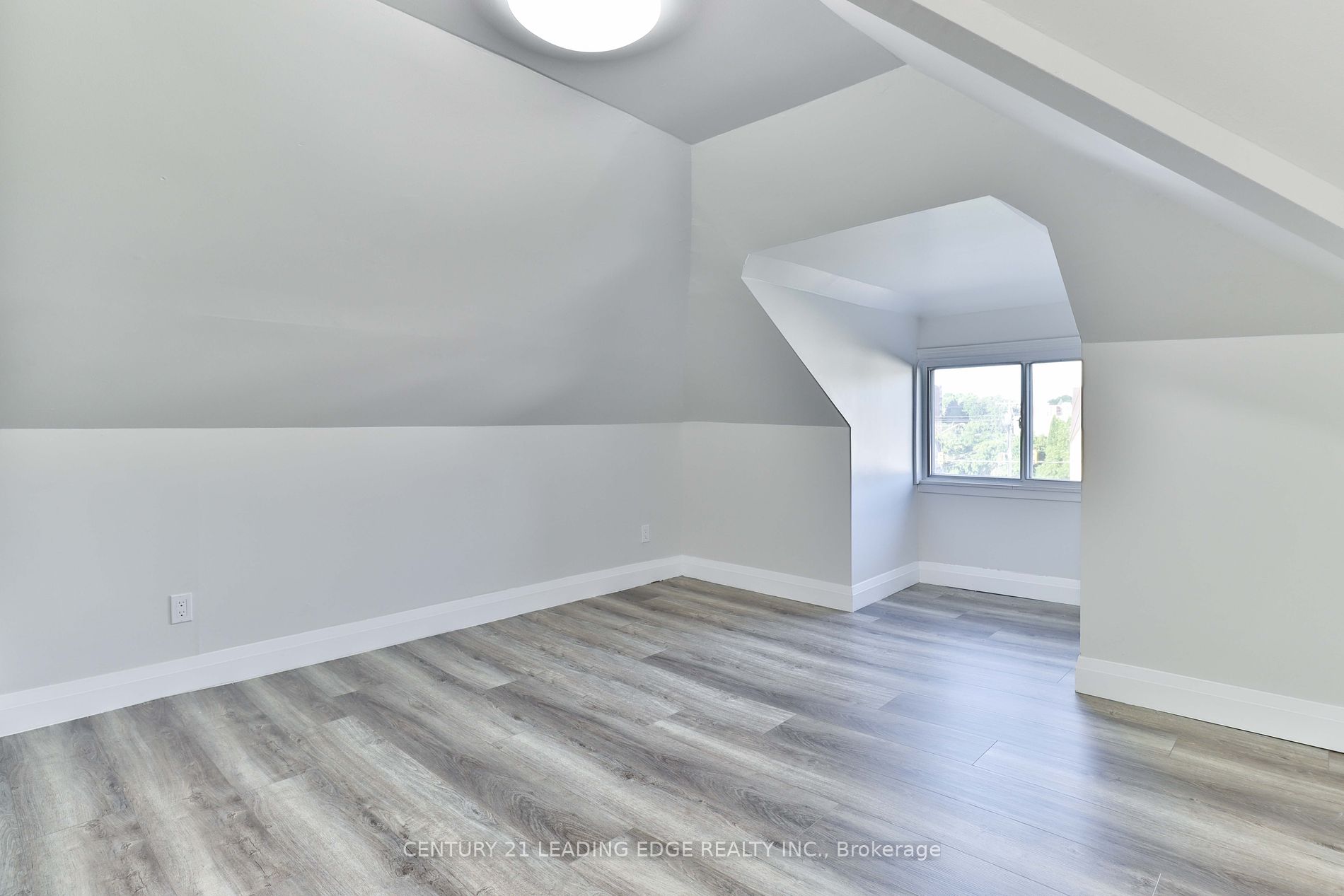 487 Eagle St Property Photo 27
