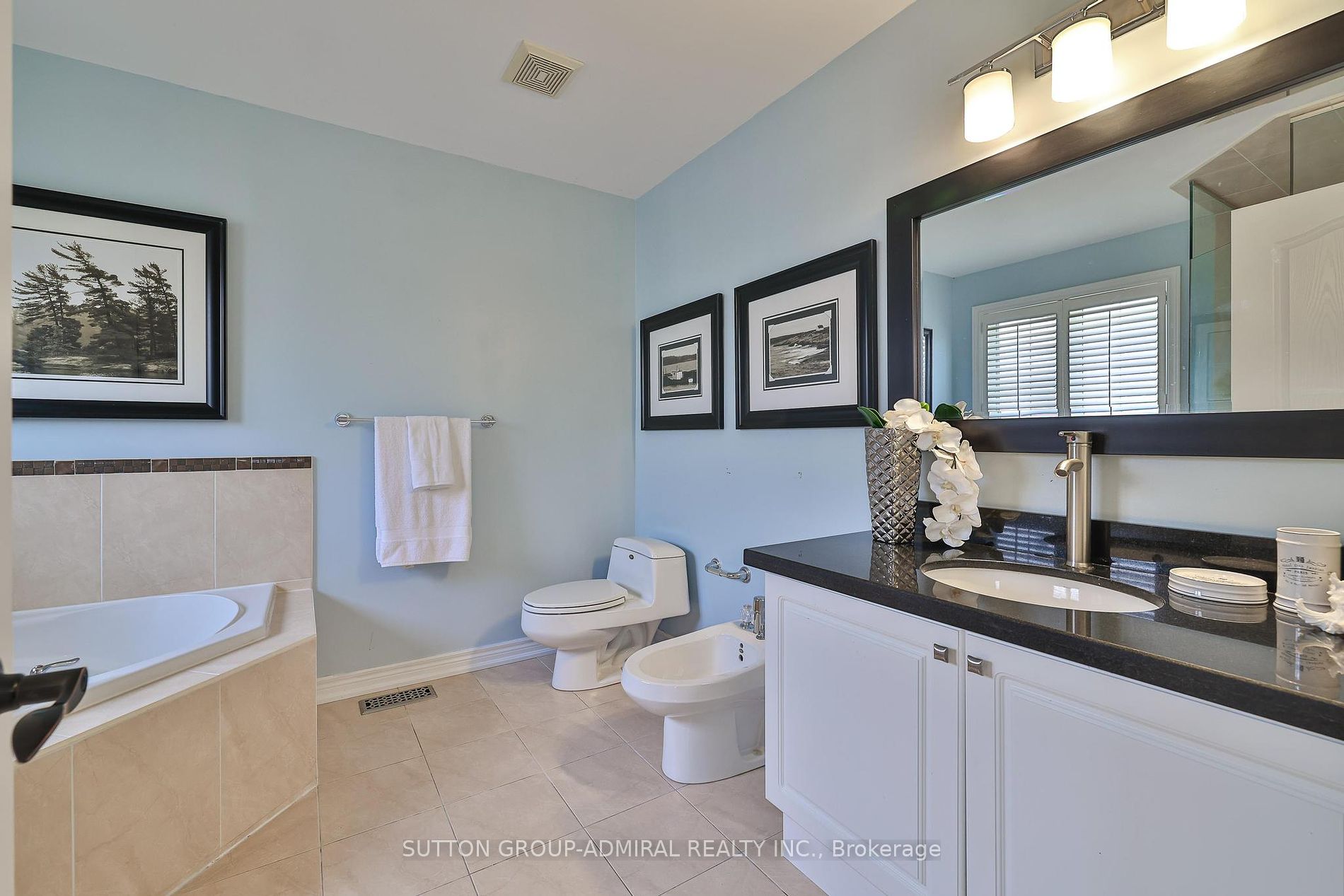 27 Asner Ave Property Photo 9