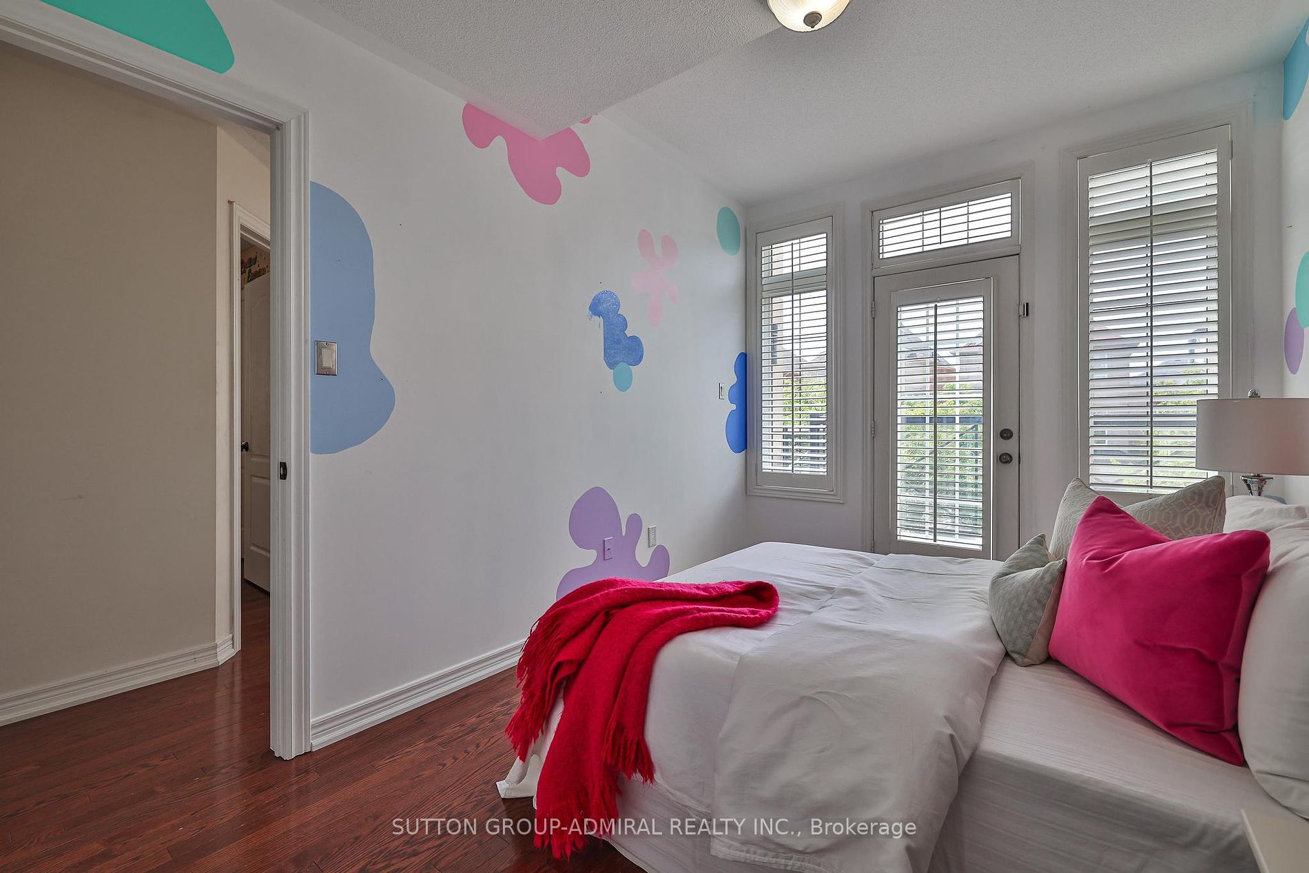 27 Asner Ave Property Photo 14