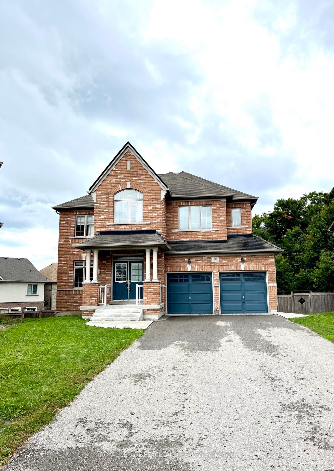 1300 Mccron Cres Property Photo