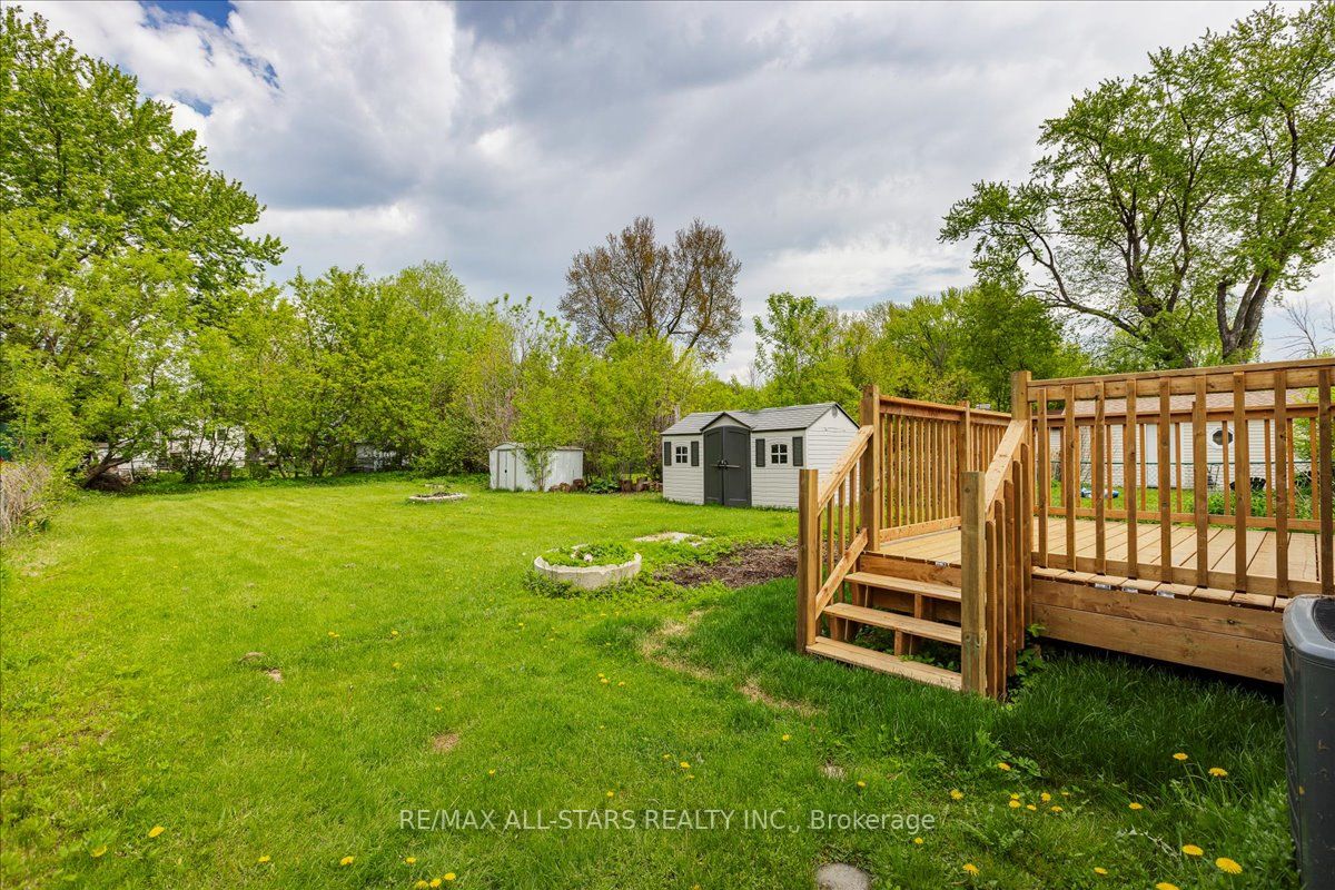 240 Royal Rd Property Photo 7