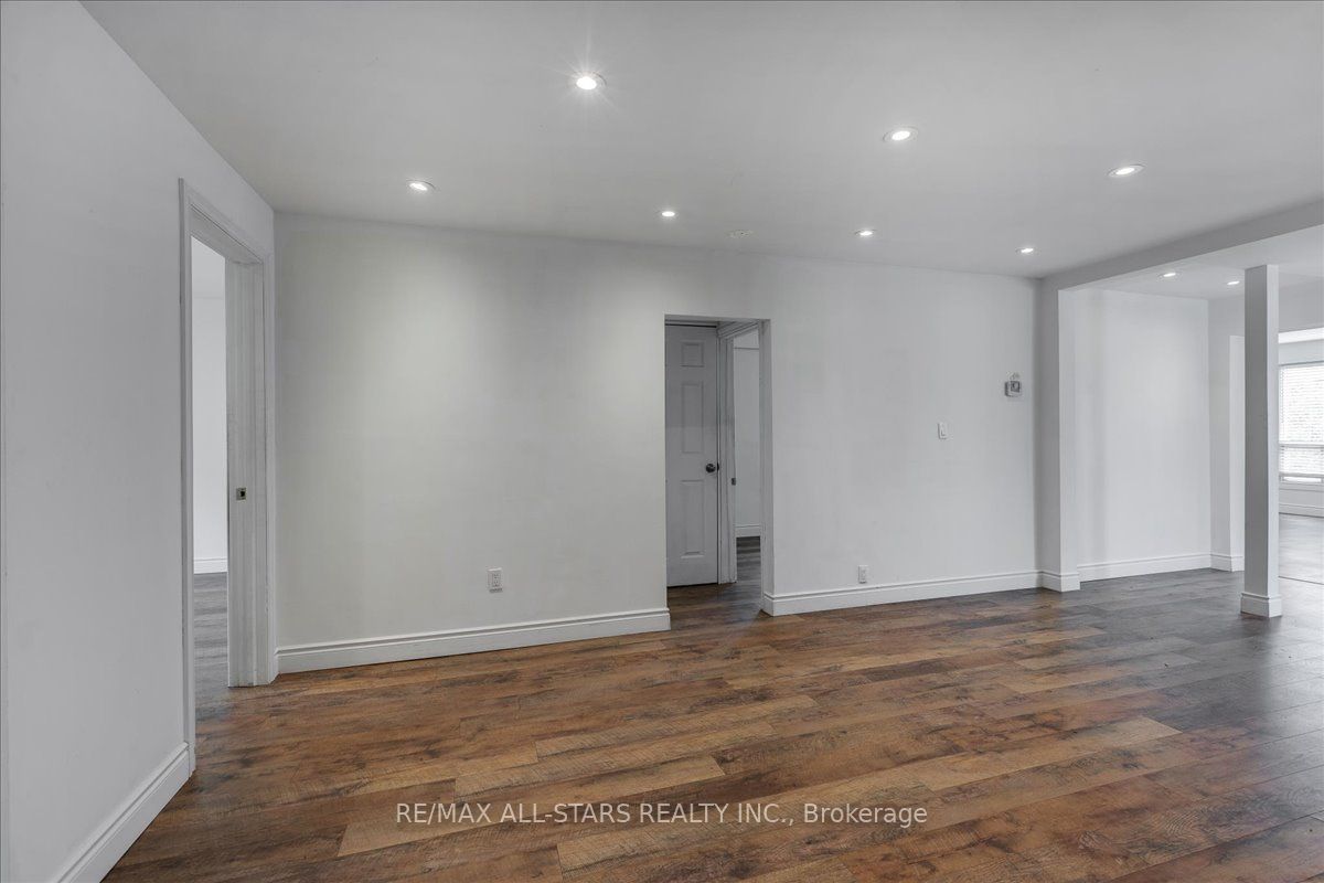 240 Royal Rd Property Photo 15