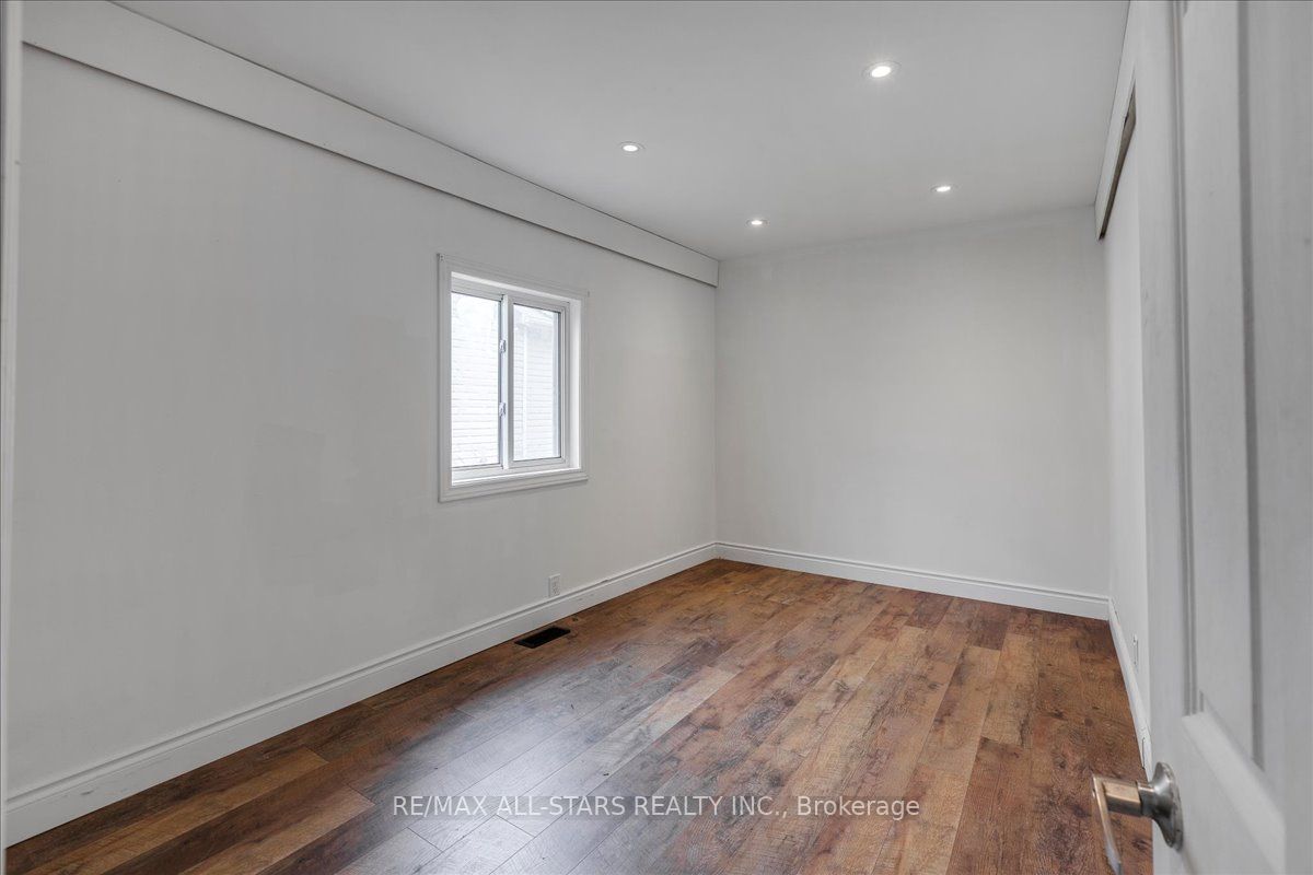240 Royal Rd Property Photo 17