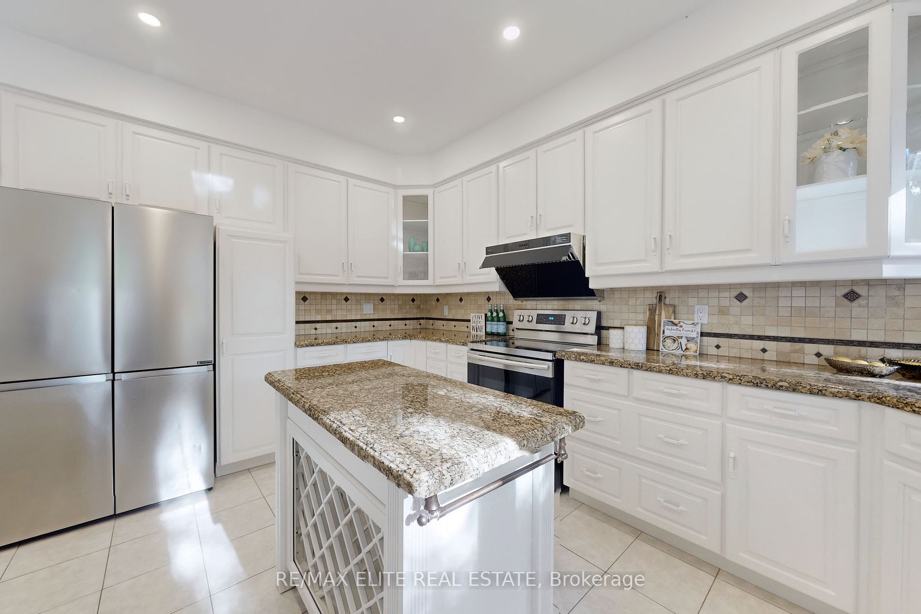 8 Tivoli Ave Property Photo 8