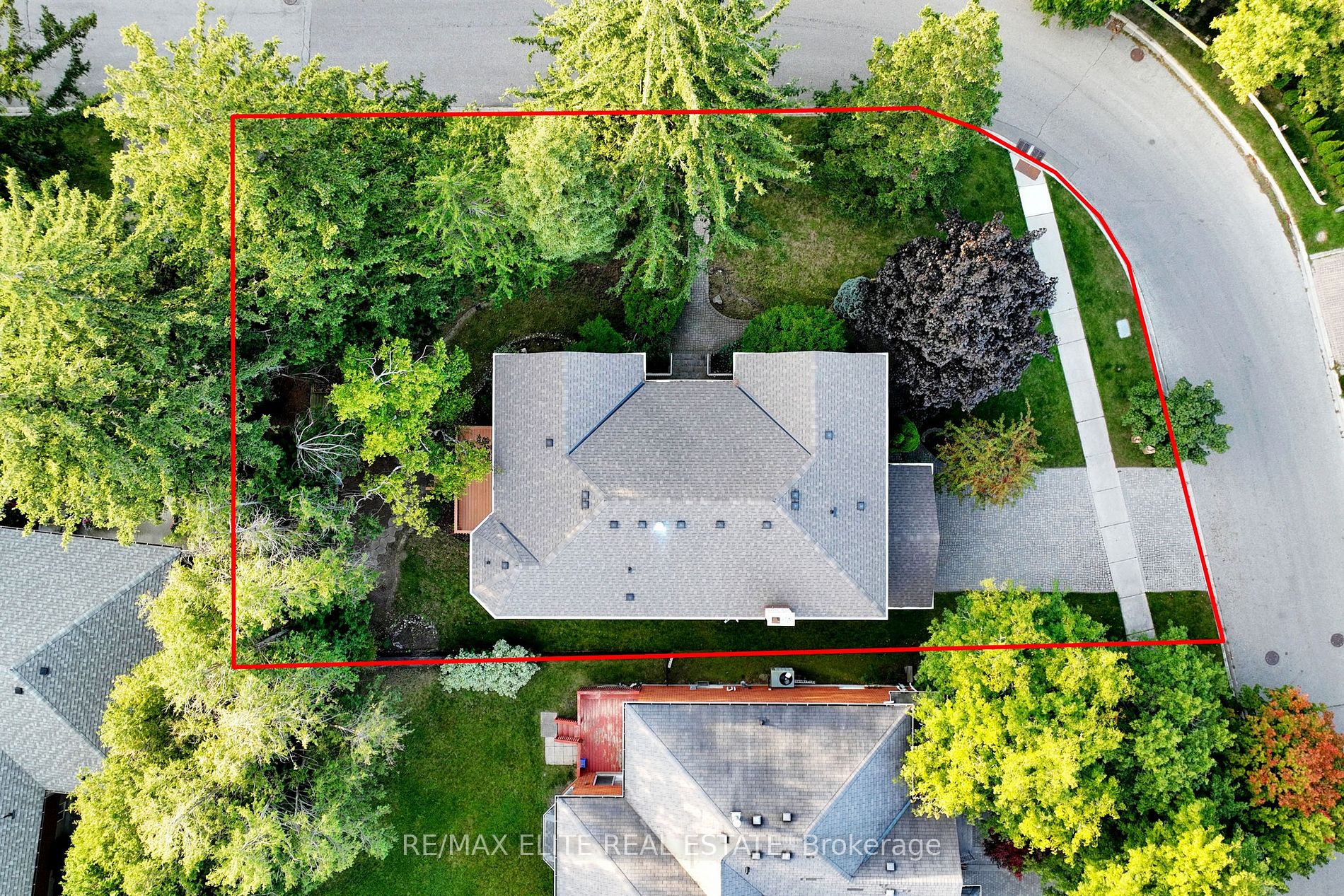 8 Tivoli Ave Property Photo 23