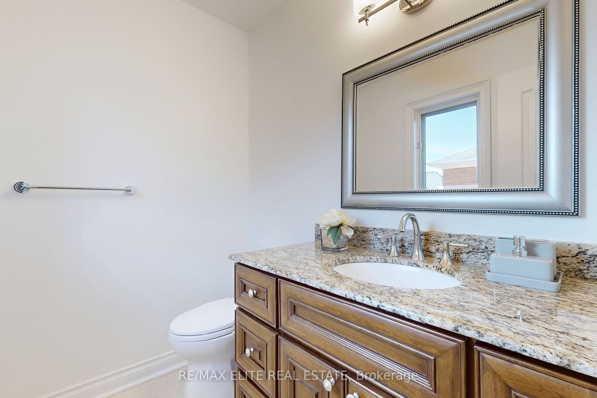 8 Tivoli Ave Property Photo 26