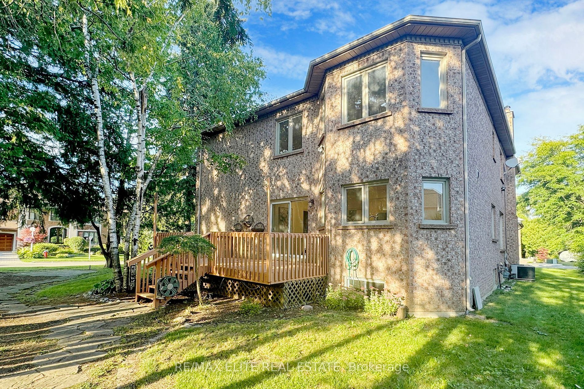 8 Tivoli Ave Property Photo 32
