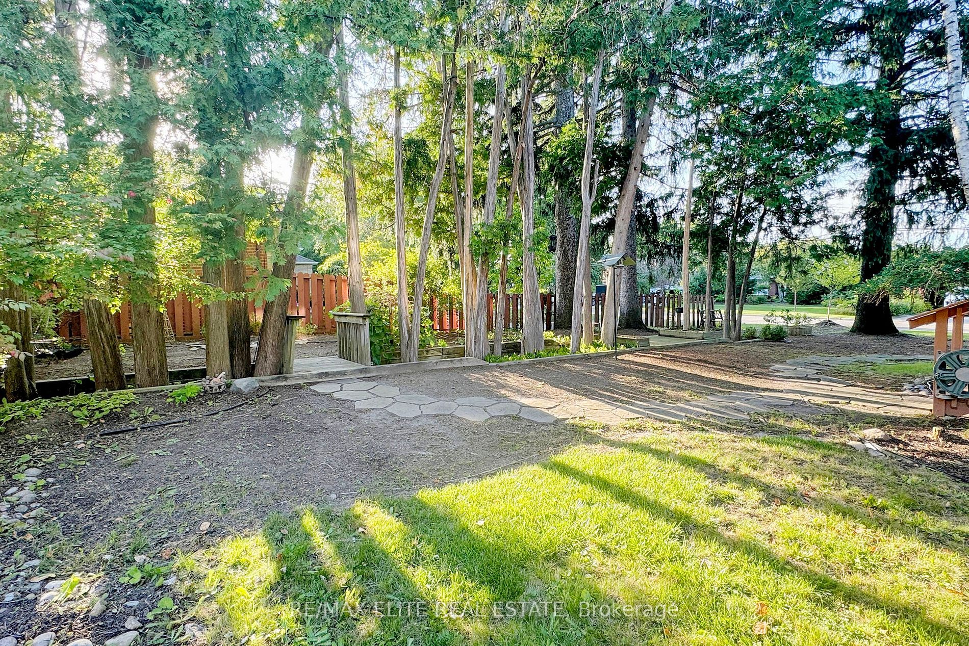 8 Tivoli Ave Property Photo 35