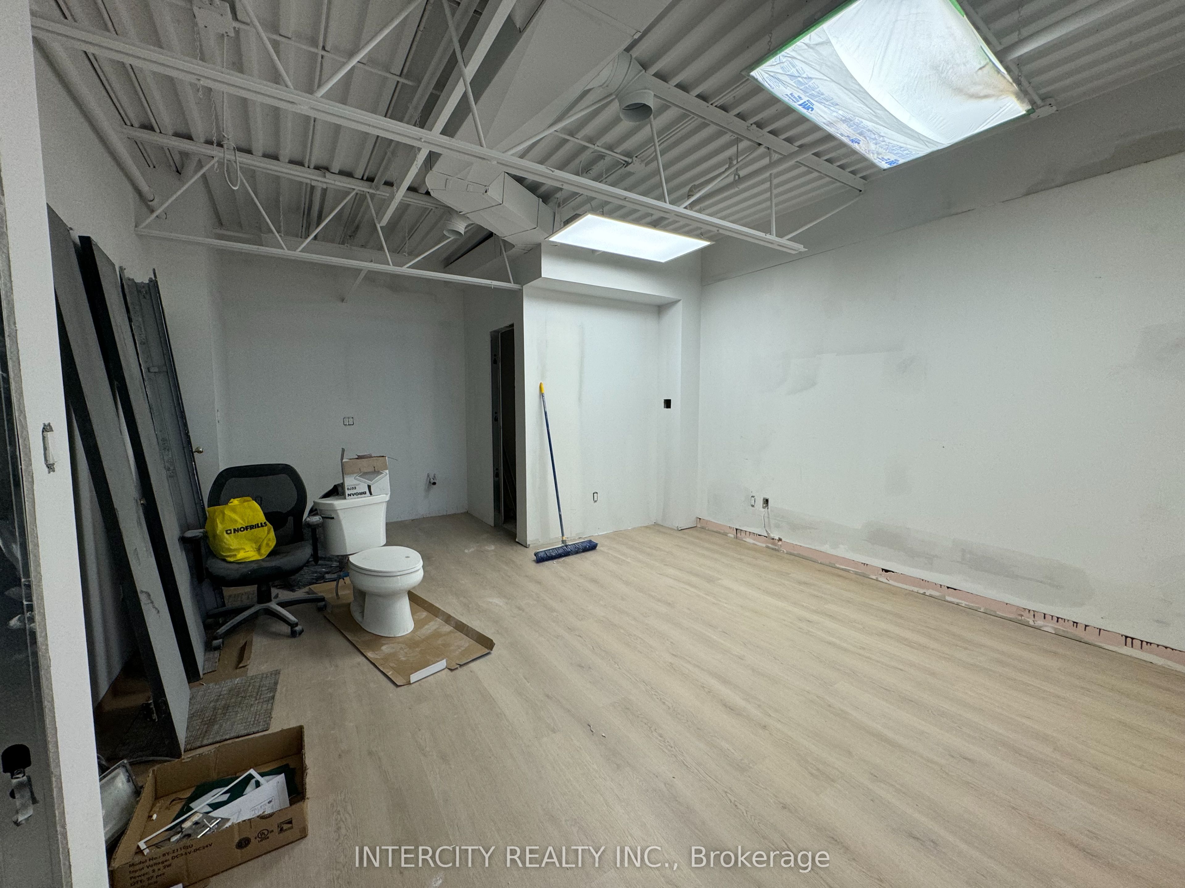 #26b-a - 665 Millway Avenue Property Photo 7