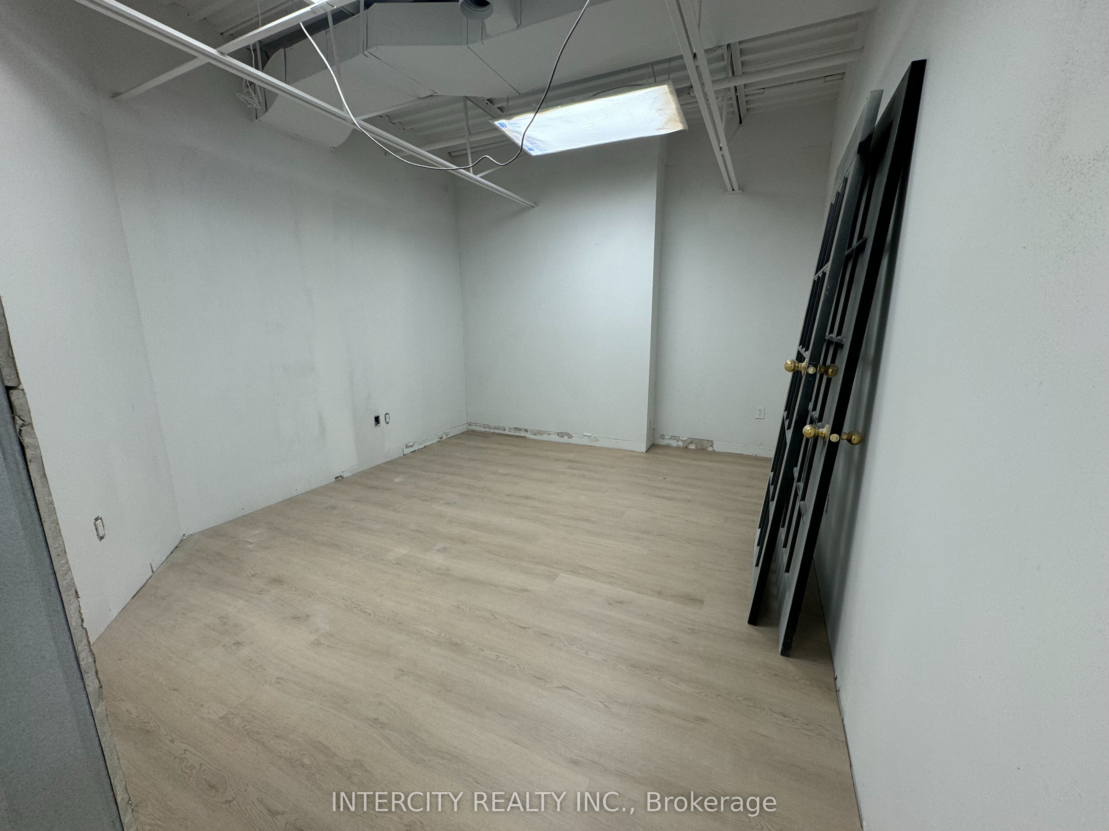 #26b-a - 665 Millway Avenue Property Photo 10