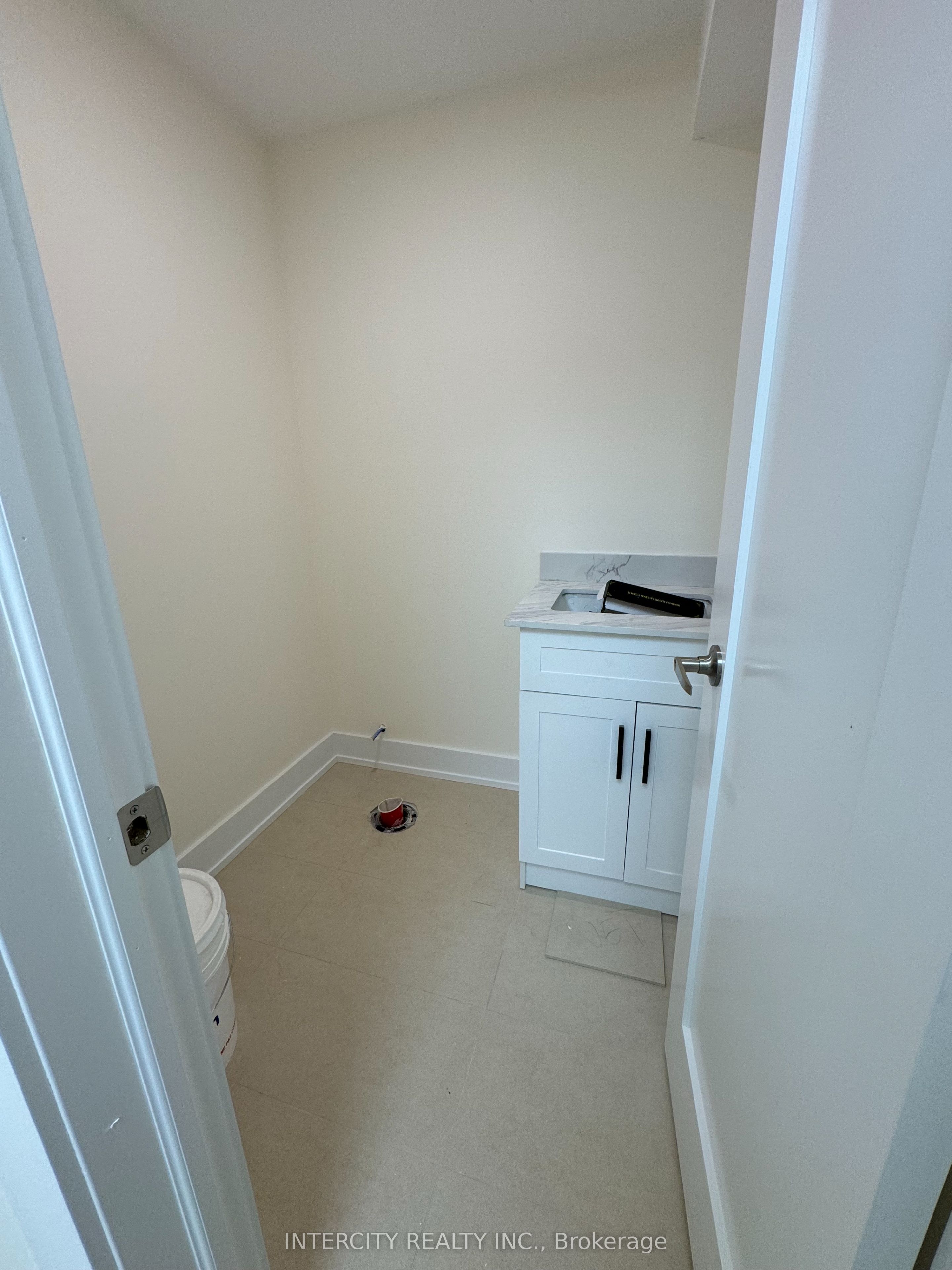 #26b - B - 665 Millway Avenue Property Photo 6