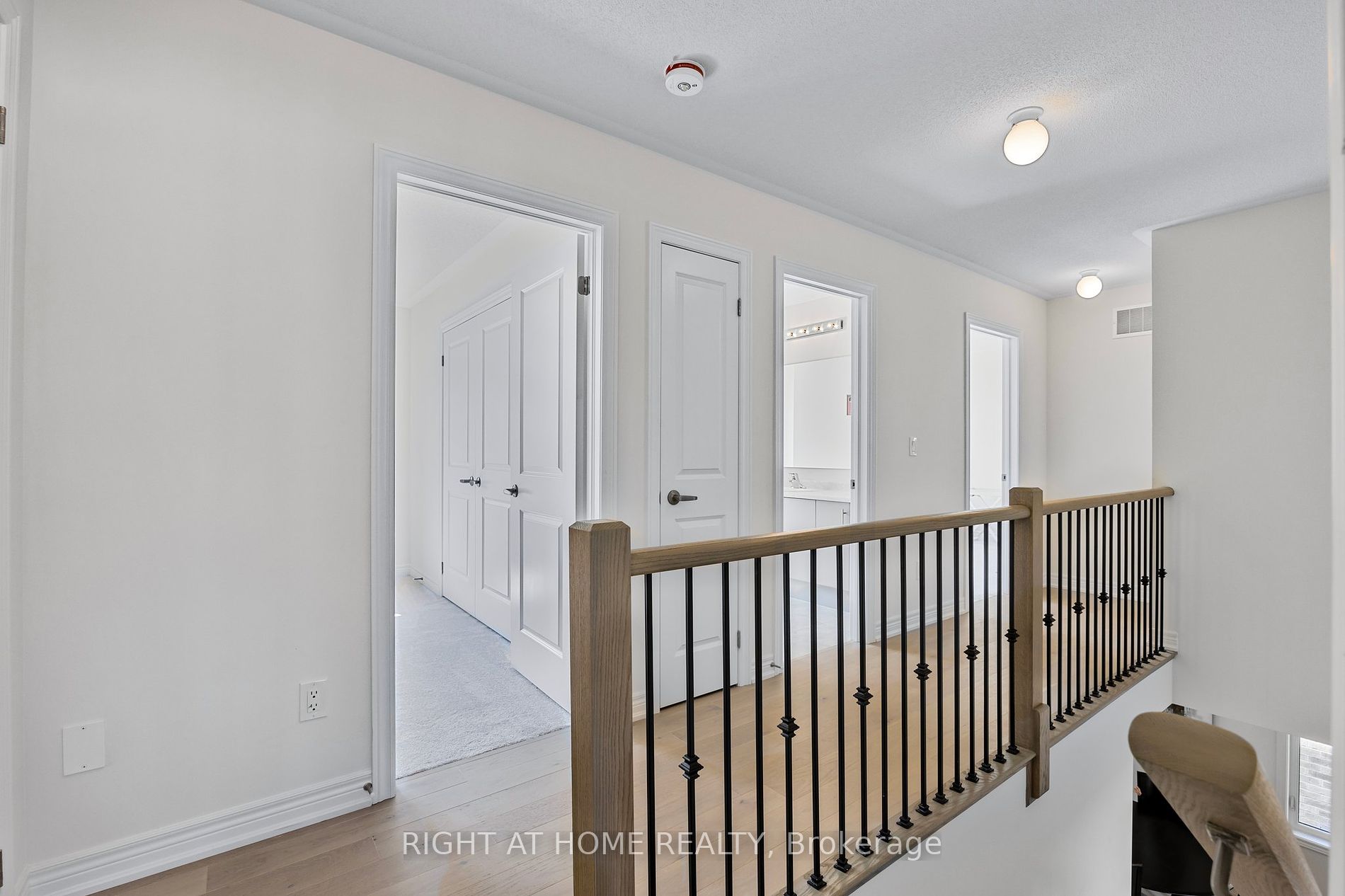 1457 Davis Loop Property Photo 4