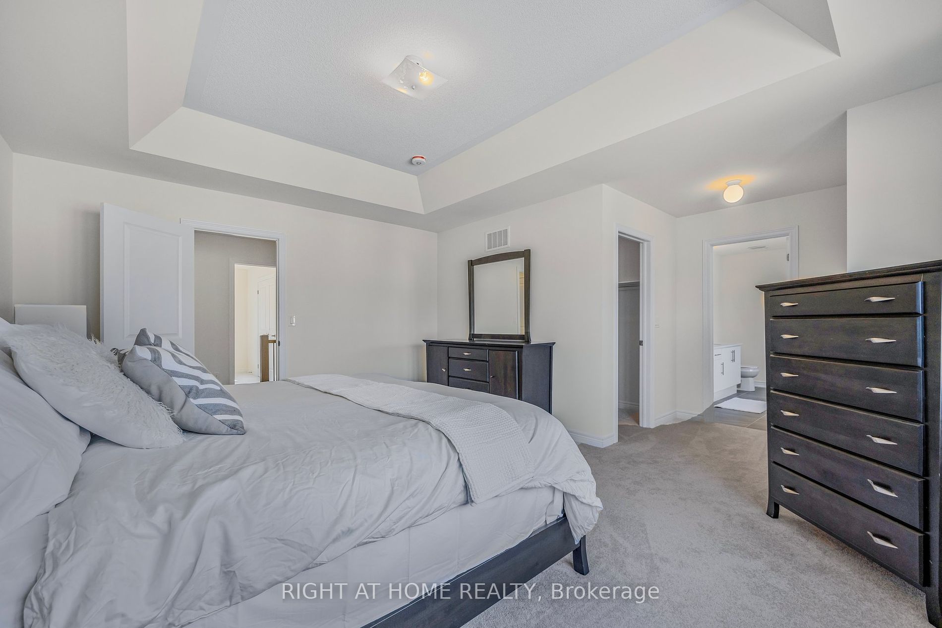1457 Davis Loop Property Photo 7