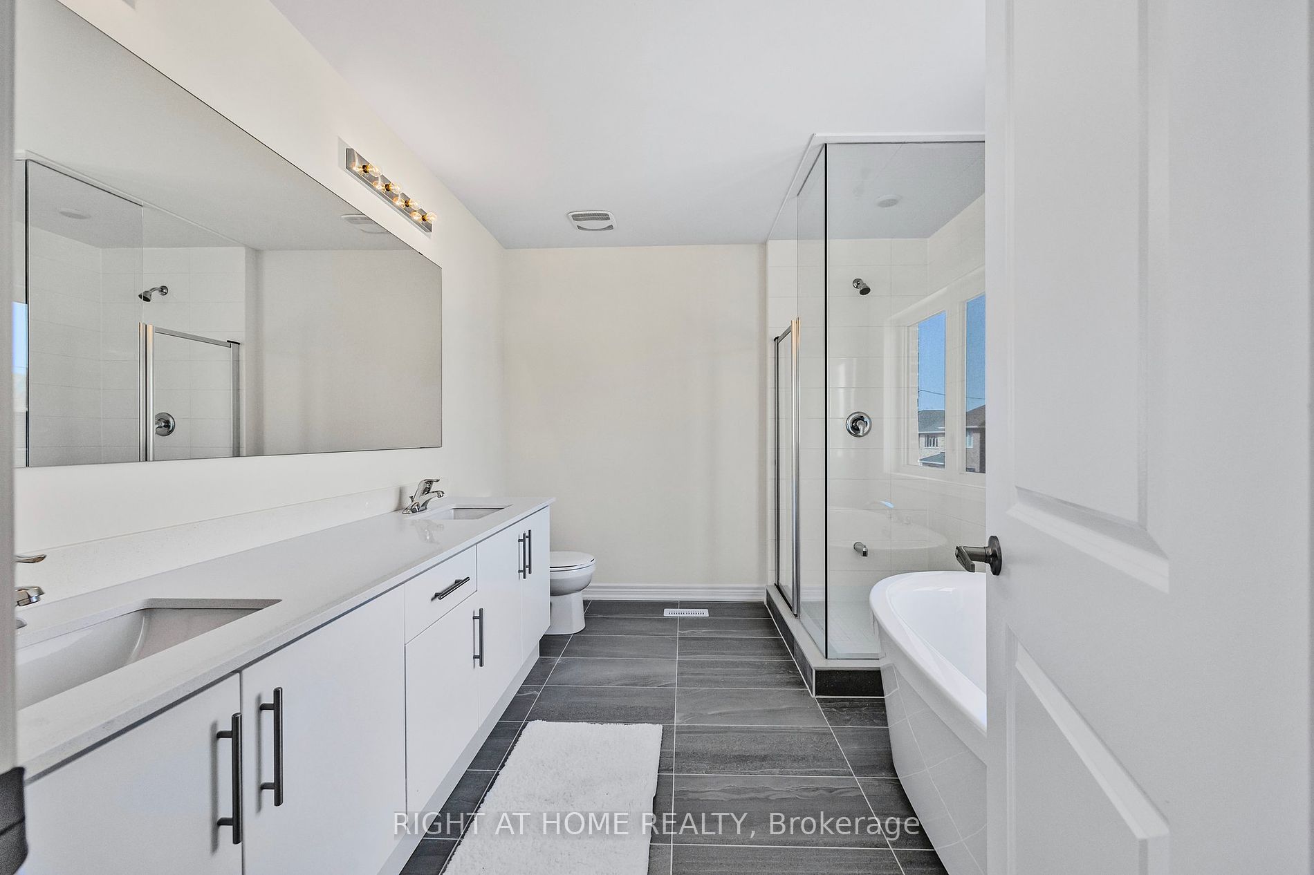 1457 Davis Loop Property Photo 8