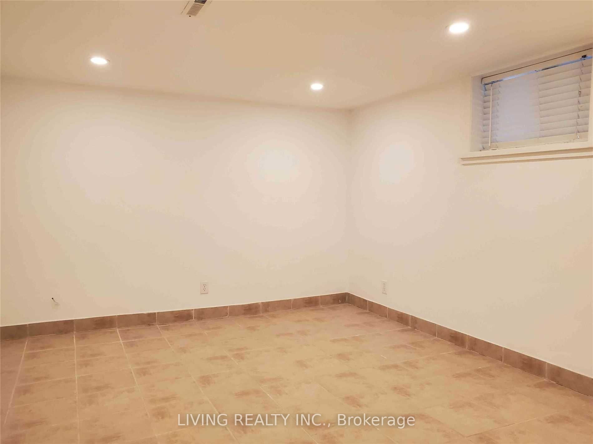 422 Marybay Cres Property Photo 3