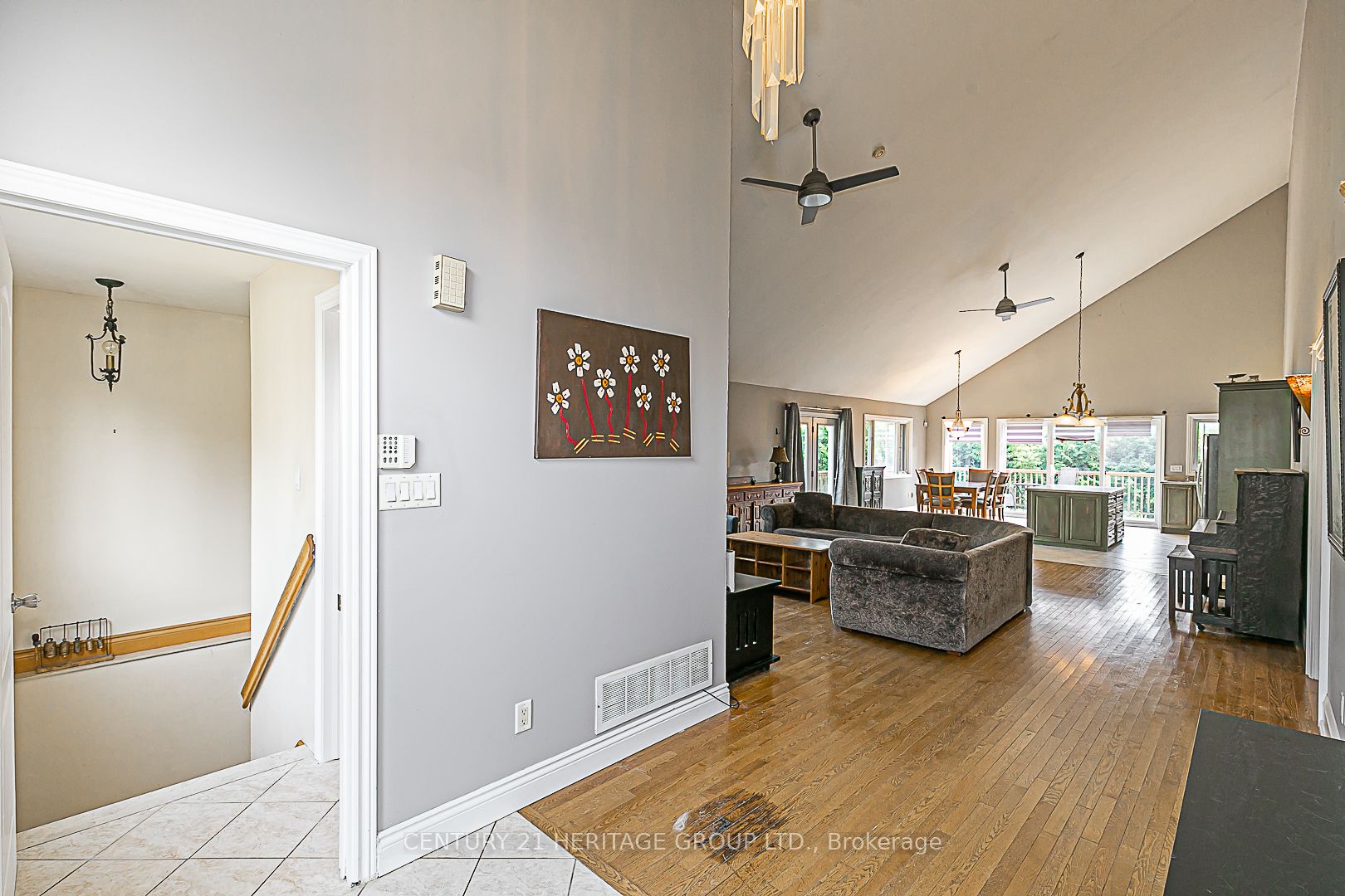 21 Windsor Dr N Property Photo 2