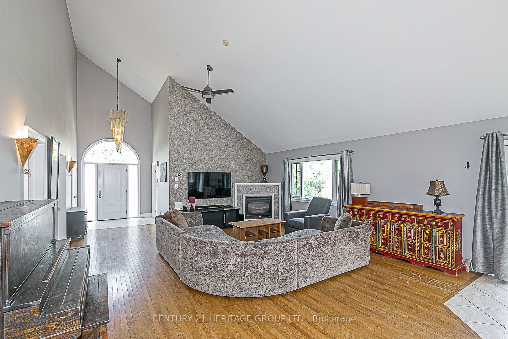 21 Windsor Dr N Property Photo 5
