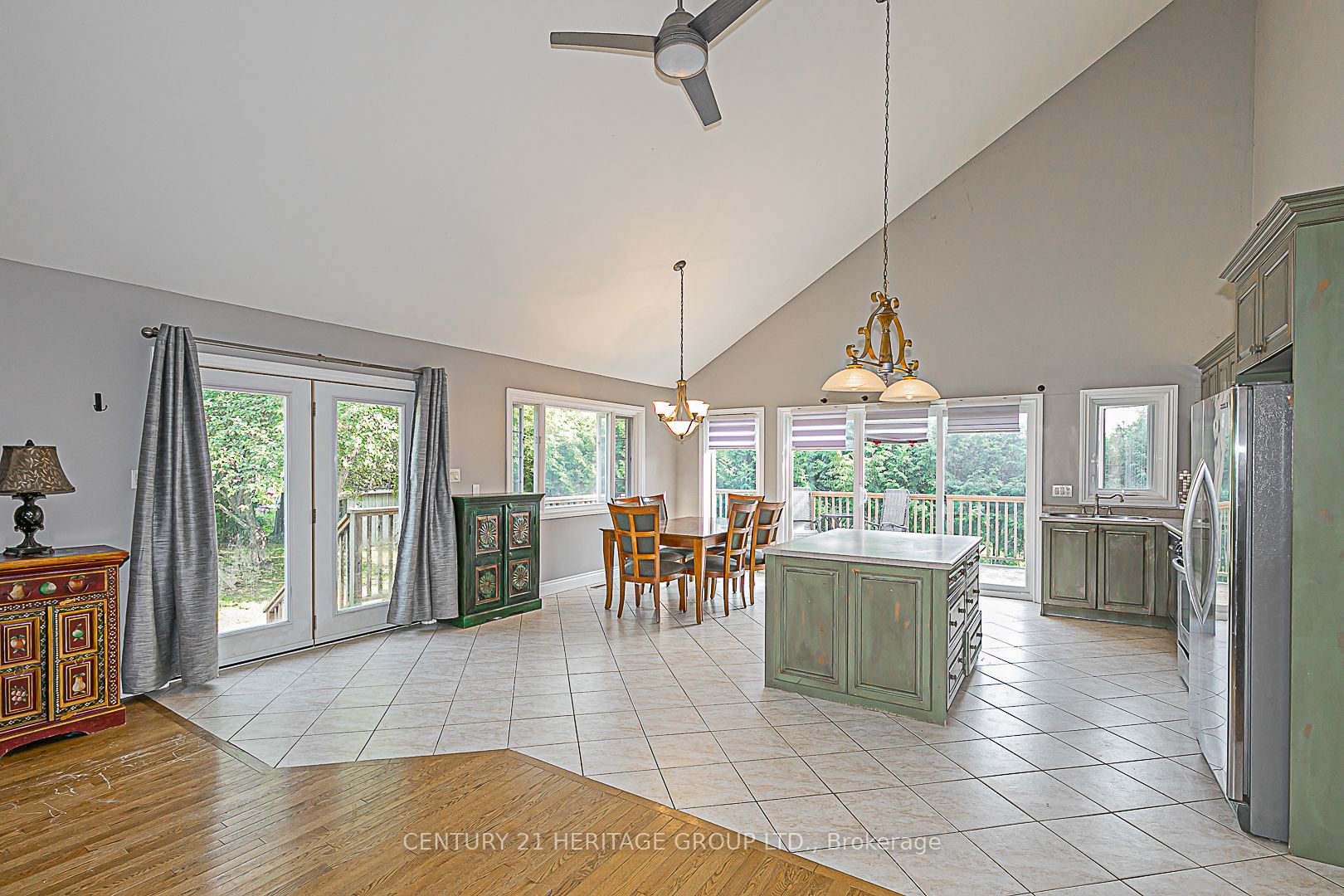 21 Windsor Dr N Property Photo 8