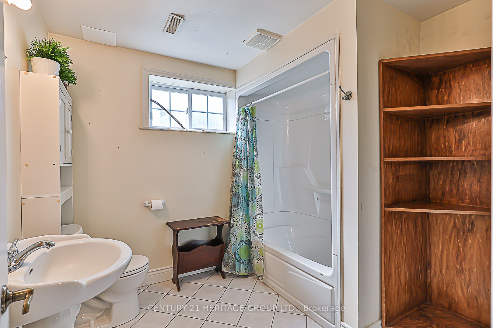 21 Windsor Dr N Property Photo 28