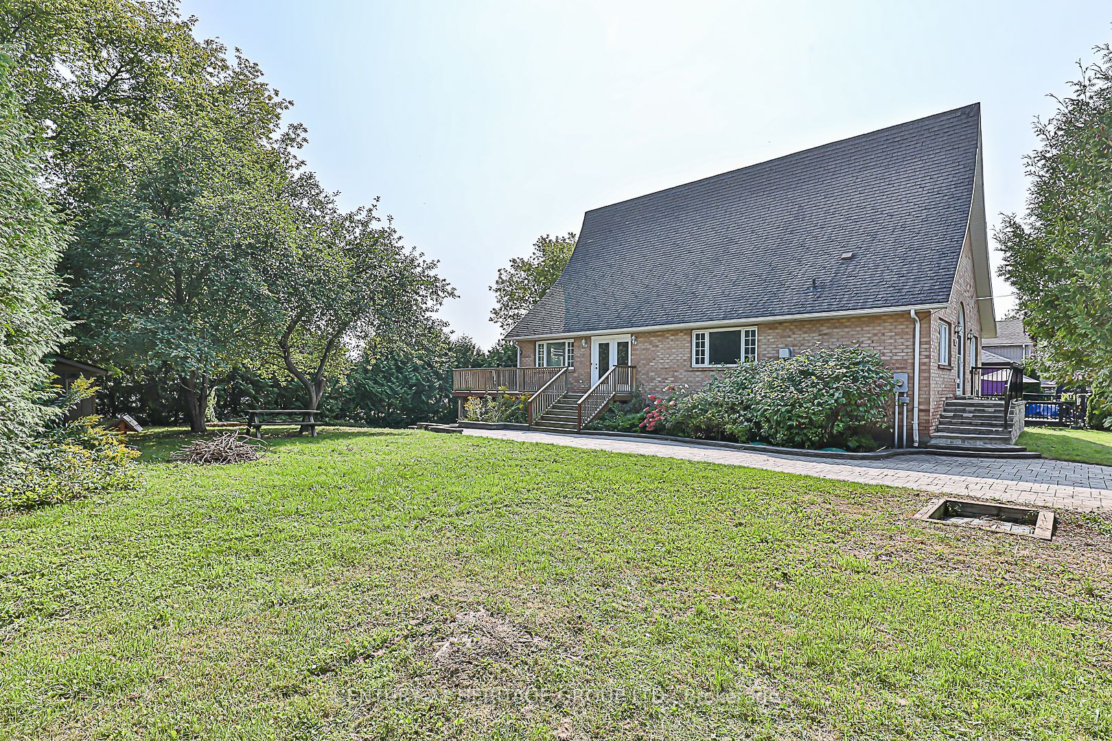 21 Windsor Dr N Property Photo 29