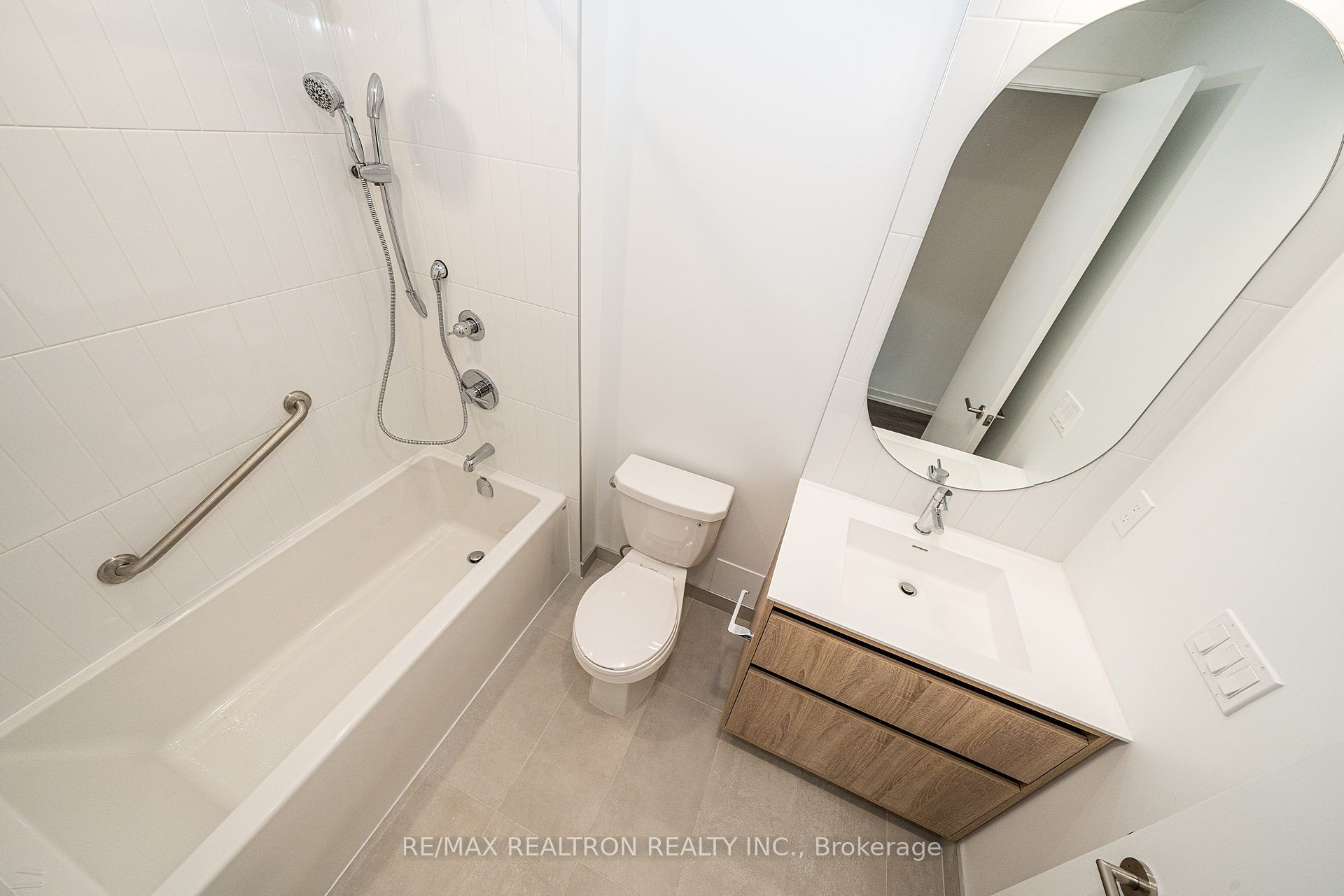 #2511 - 7950 Bathurst Street Property Photo 18
