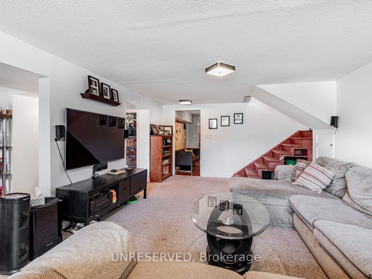 2982 Earl St Property Photo 16