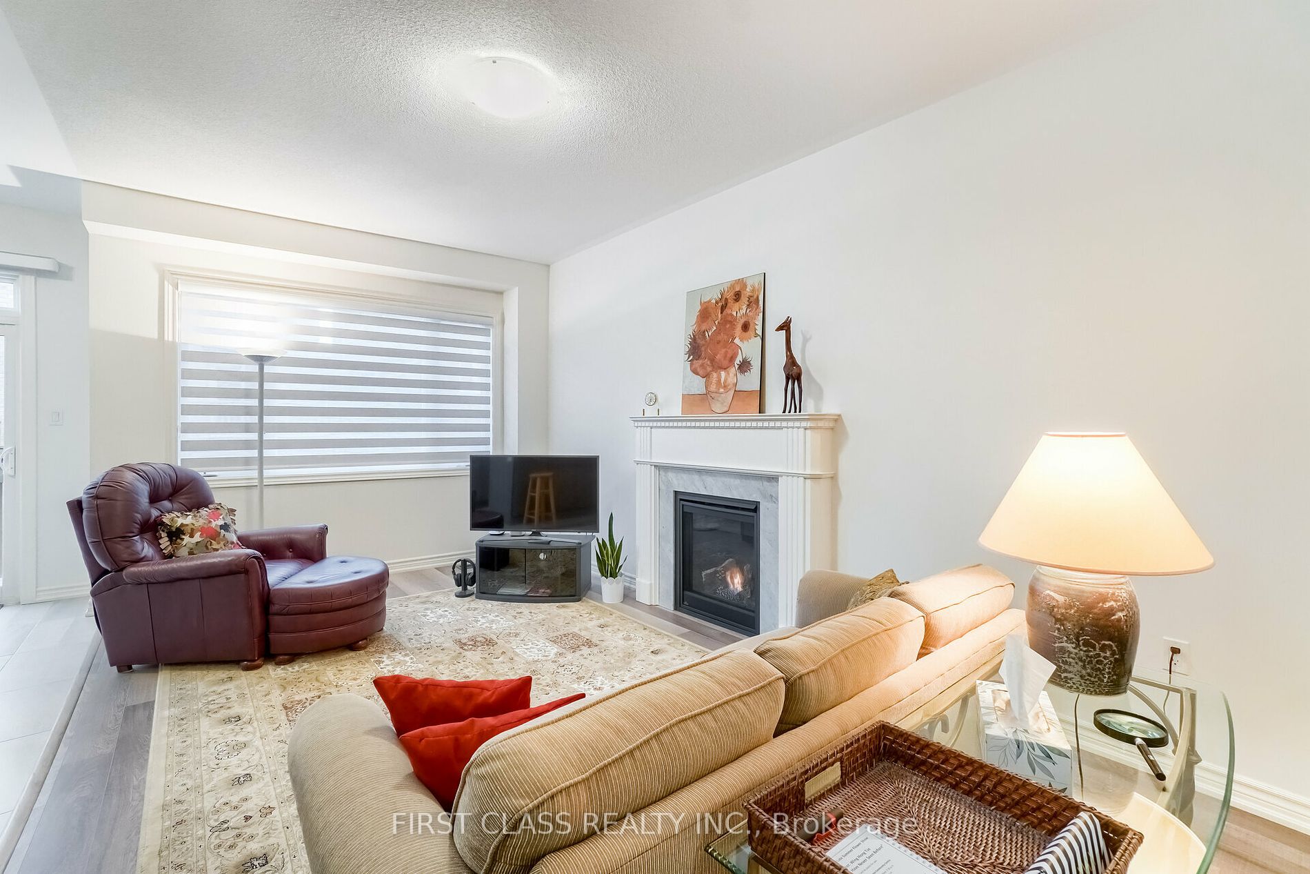 137 Boundary Blvd Property Photo 3