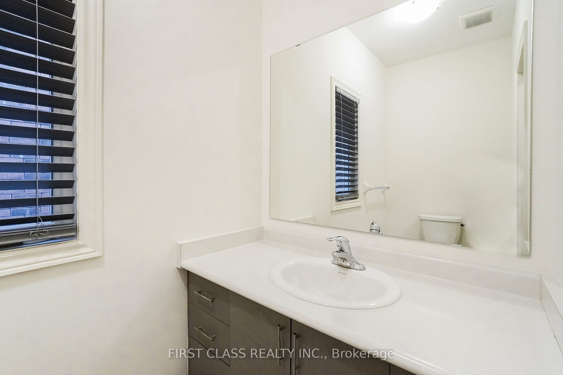 137 Boundary Blvd Property Photo 11