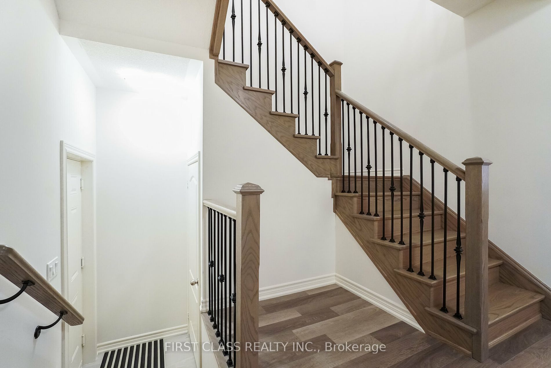 137 Boundary Blvd Property Photo 13