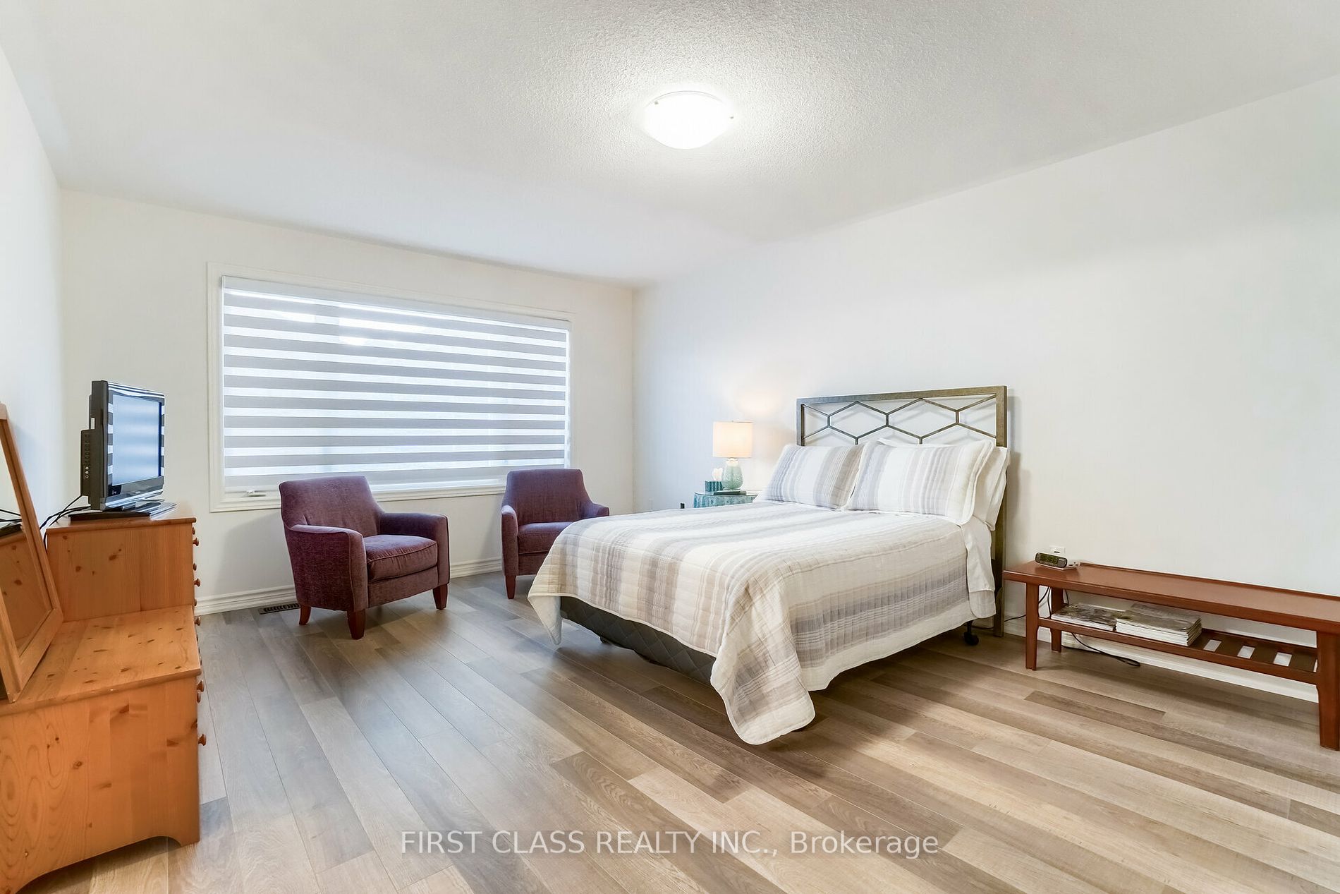 137 Boundary Blvd Property Photo 15
